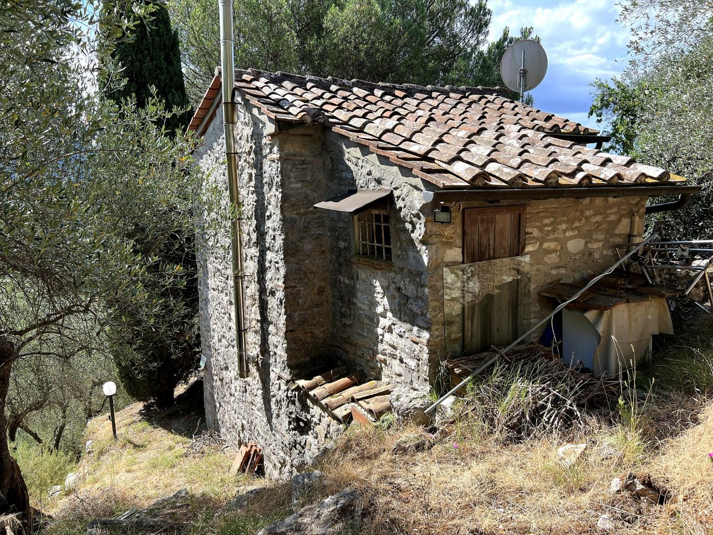 Rustico con giardino, Lucca nozzano