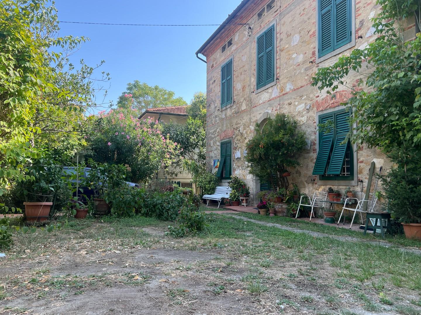 Casa indipendente con giardino, Capannori carraia