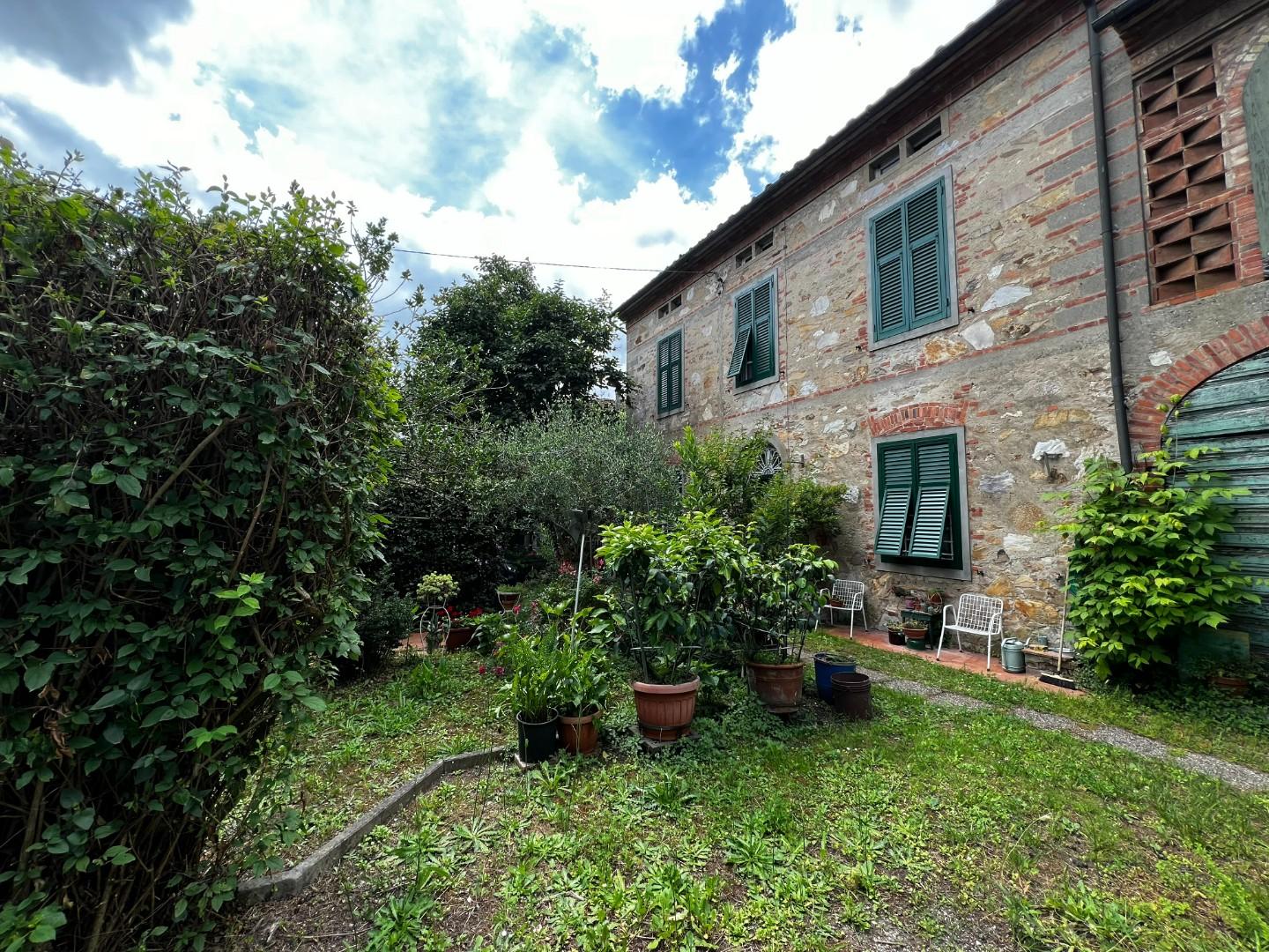 Casa indipendente con giardino, Capannori carraia