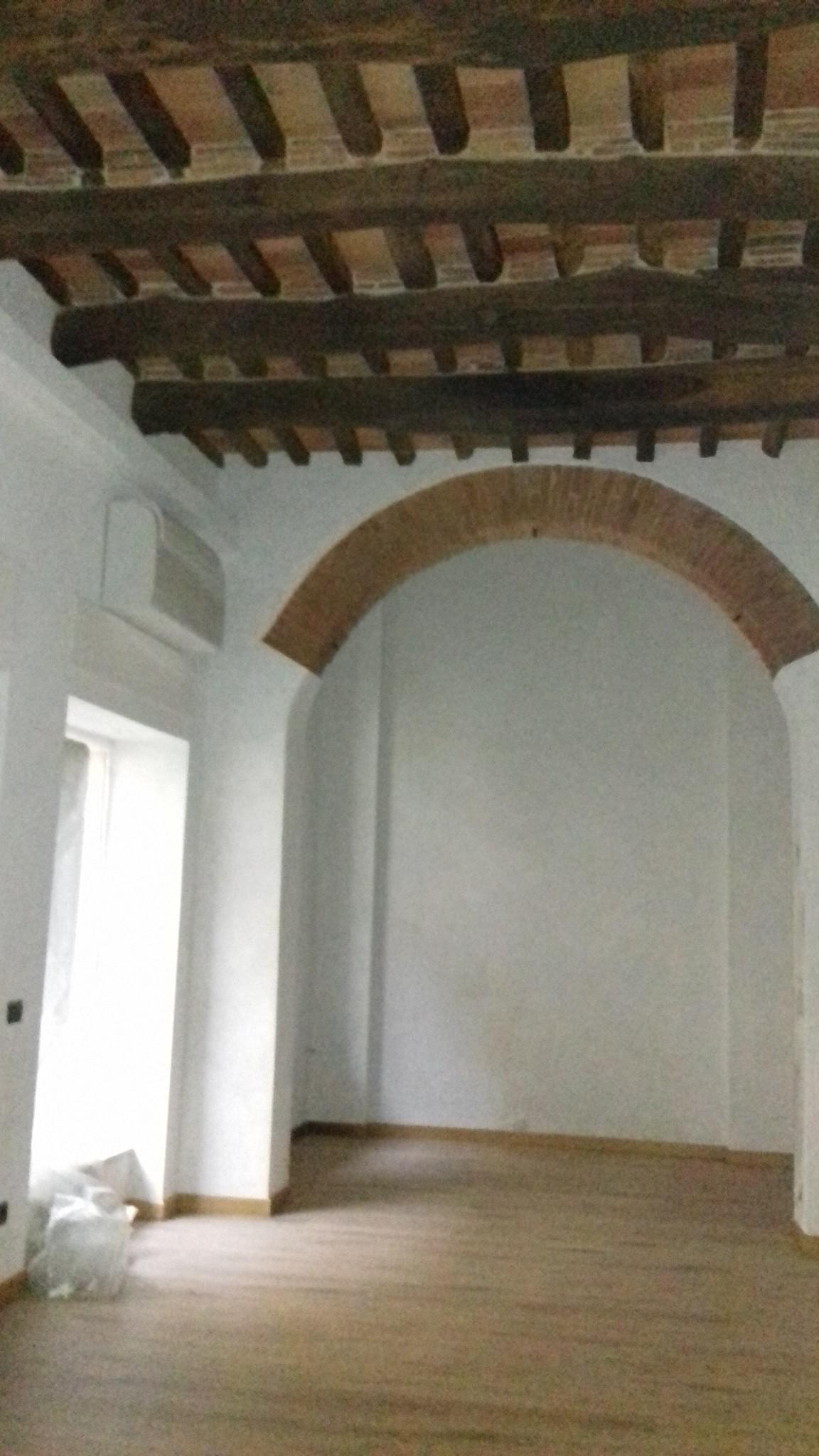 Negozio in affitto a Lucca