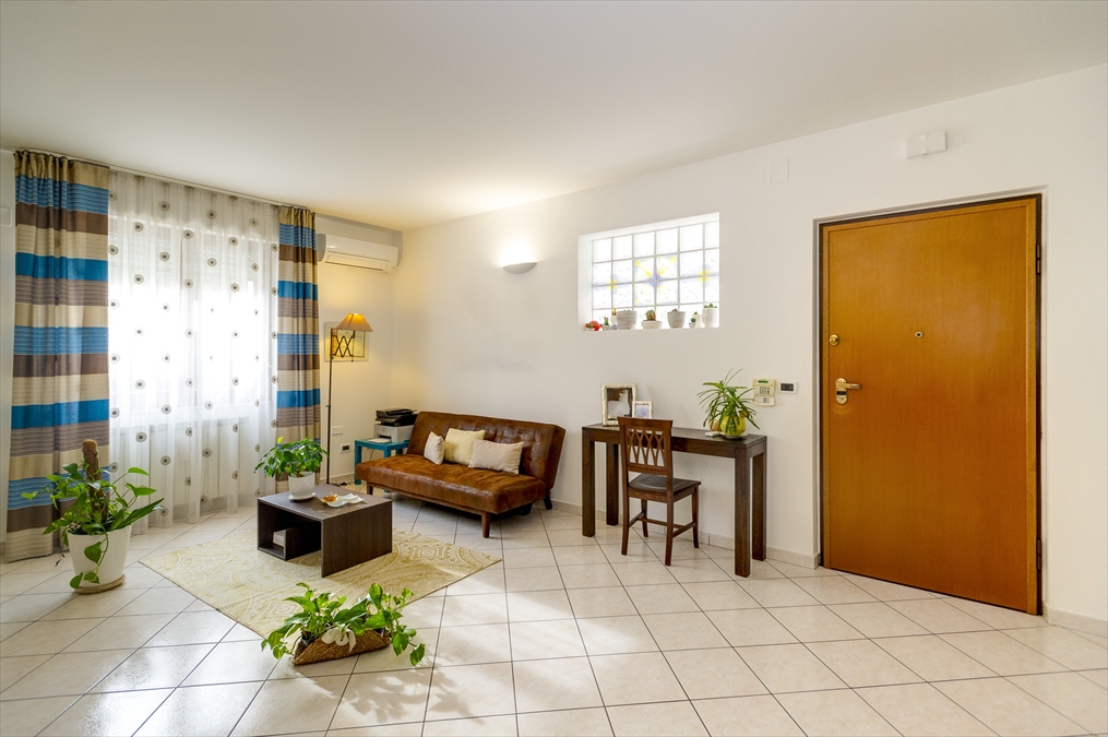 Appartamento con giardino in via dei ciclamini 1/a, Citt� Sant'Angelo