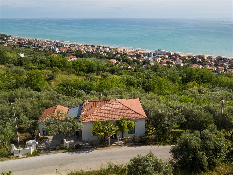 Casa indipendente con giardino in contrada stagliano n. 34, Silvi