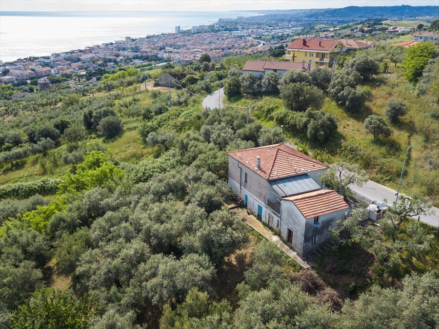 Casa indipendente con giardino in contrada stagliano n. 34, Silvi