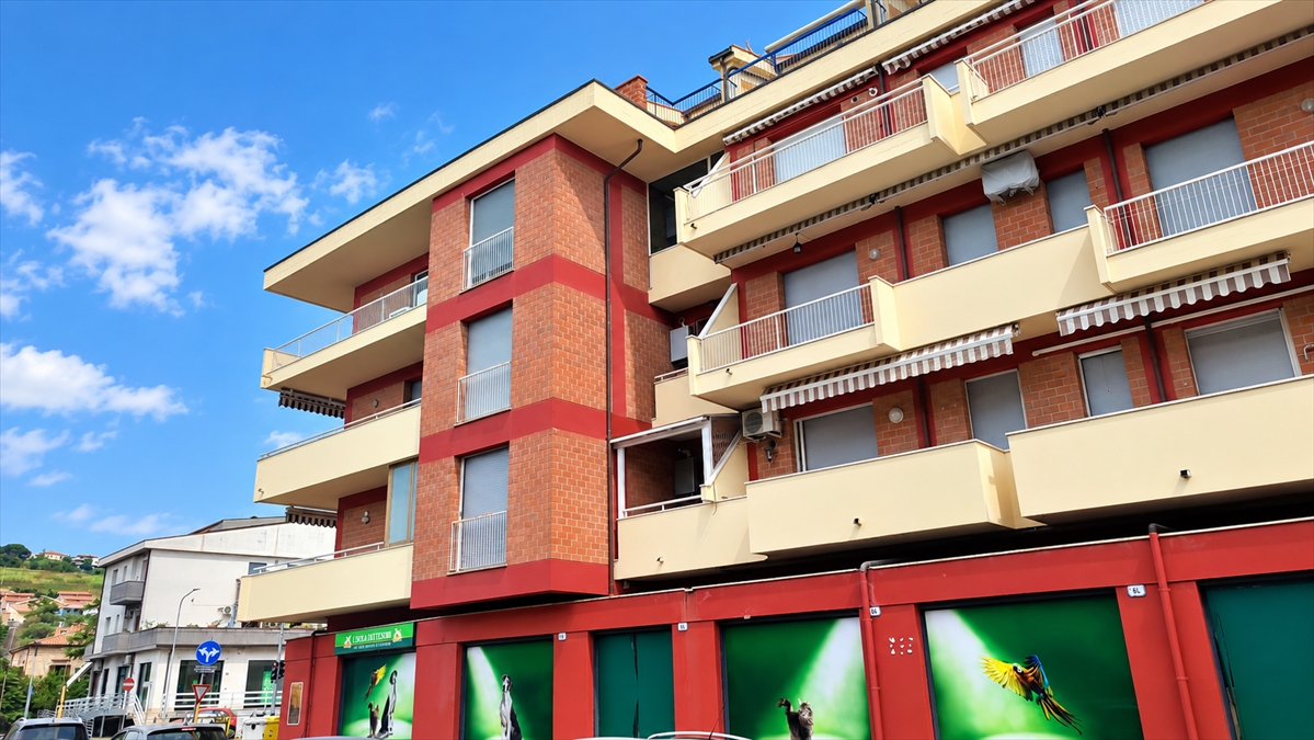 Appartamento con box, Silvi centro
