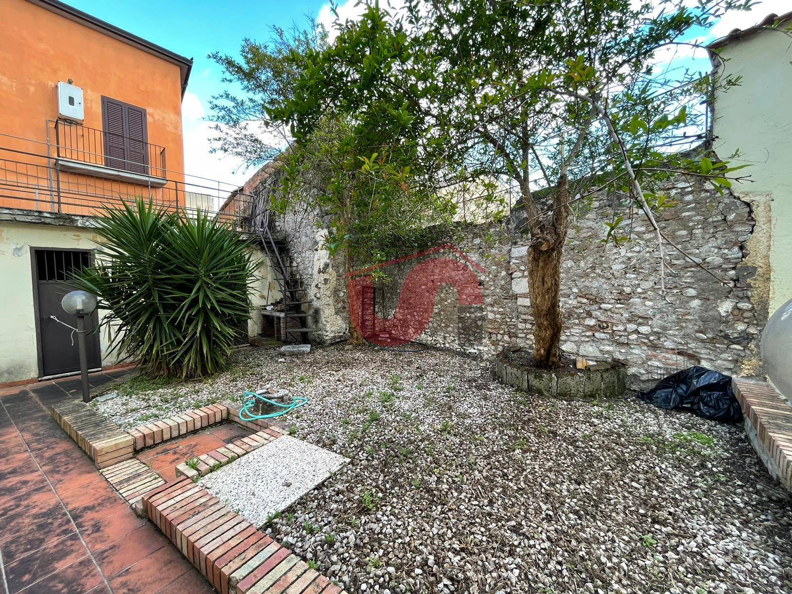 Casa indipendente con terrazzo, Benevento centro storico