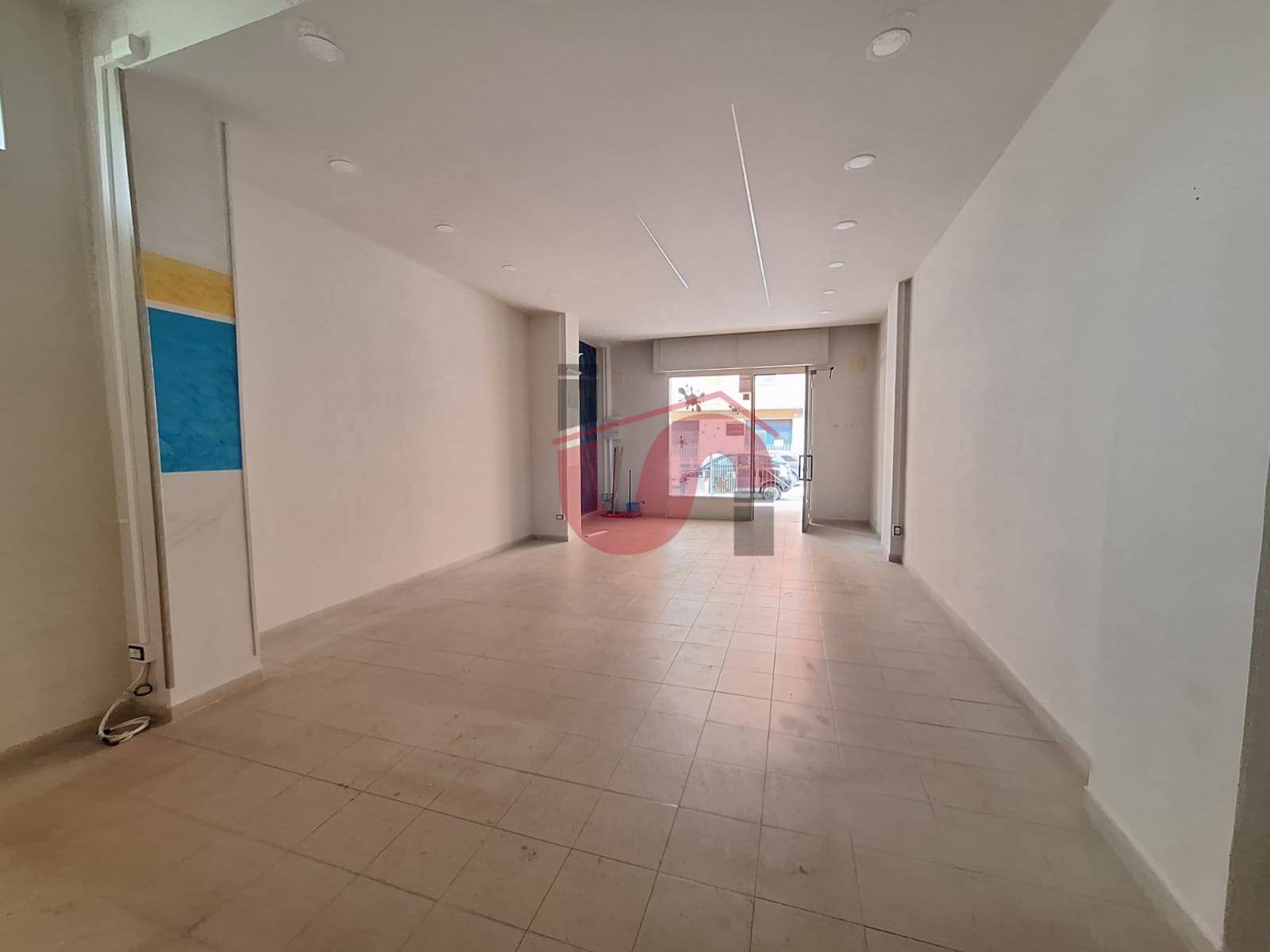 NEGOZIO in affitto a Benevento, Mellusi/Atlantici