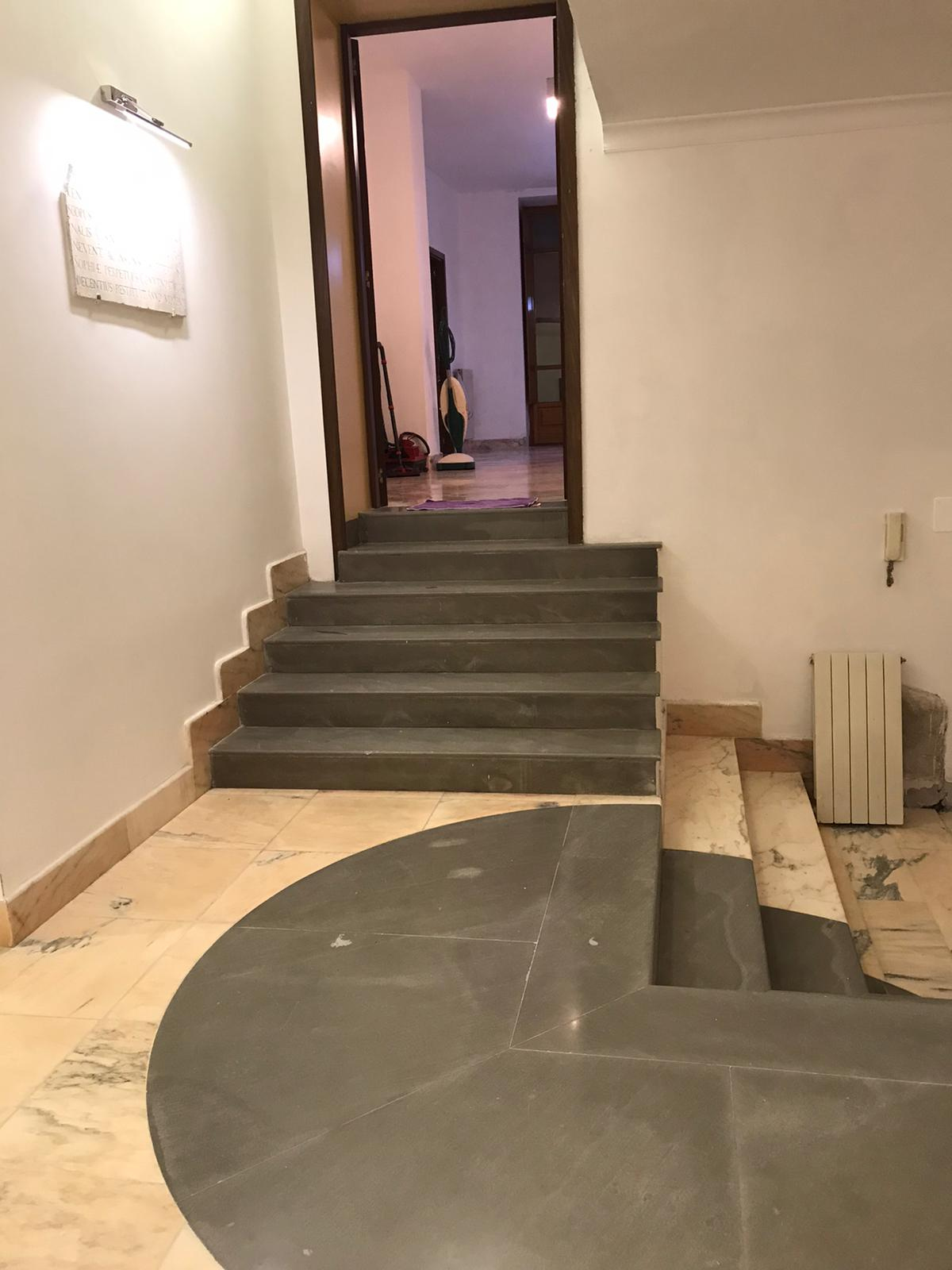 INTERO STABILE in vendita a Benevento, CENTRO STORICO