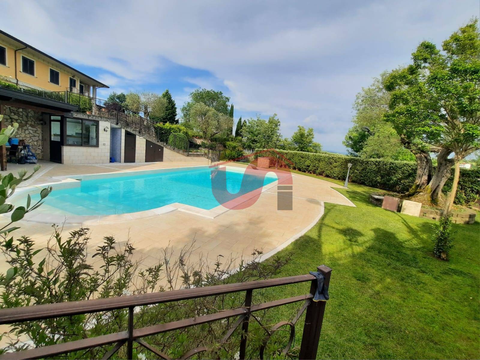 VILLA TRIFAMILIARE in vendita a Calvi