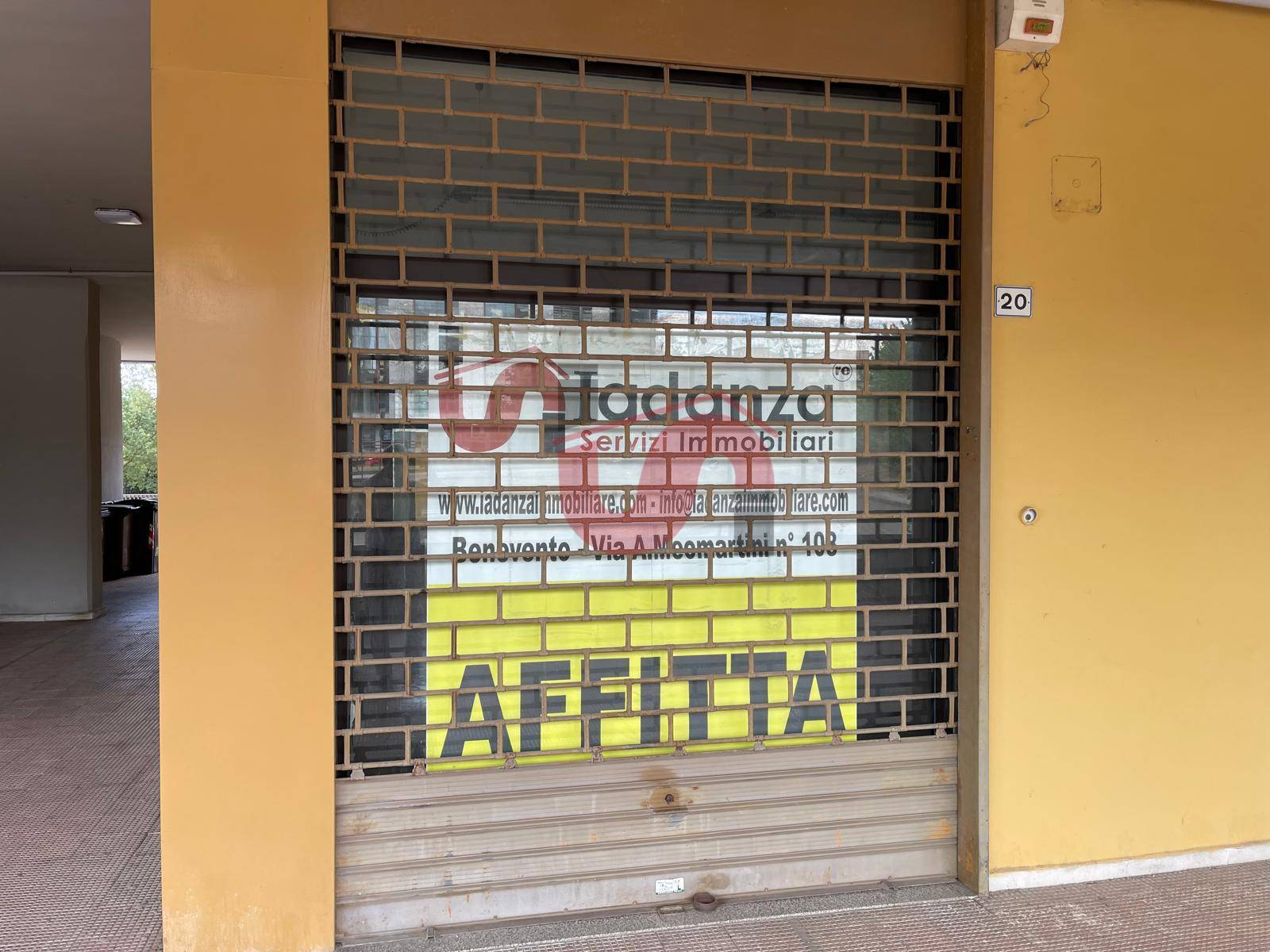 Locale commerciale in affitto a Benevento, CRETAROSSA