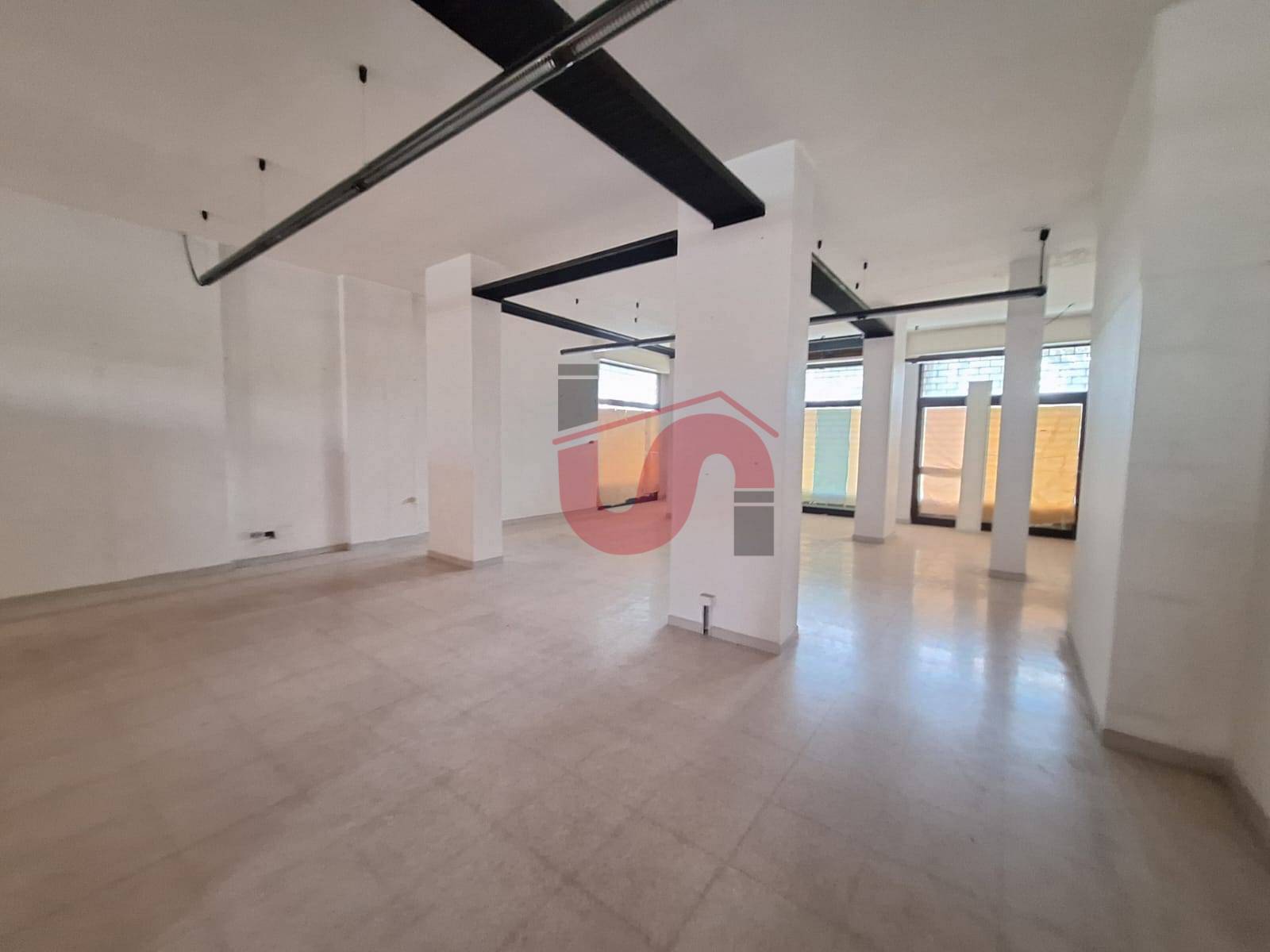 Locale commerciale in affitto a Benevento, CRETAROSSA