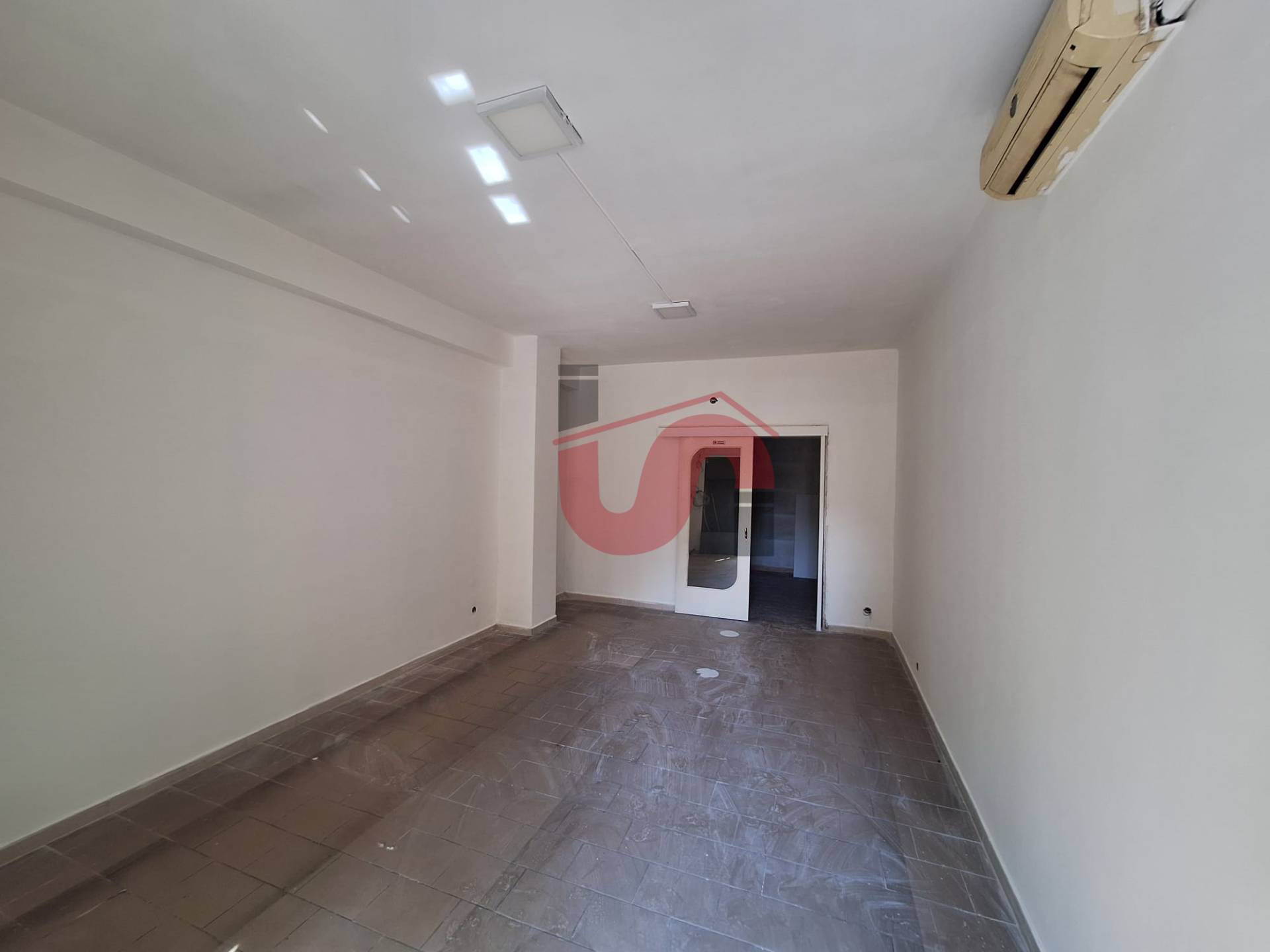 Locale commerciale in affitto a Benevento, Mellusi/Atlantici