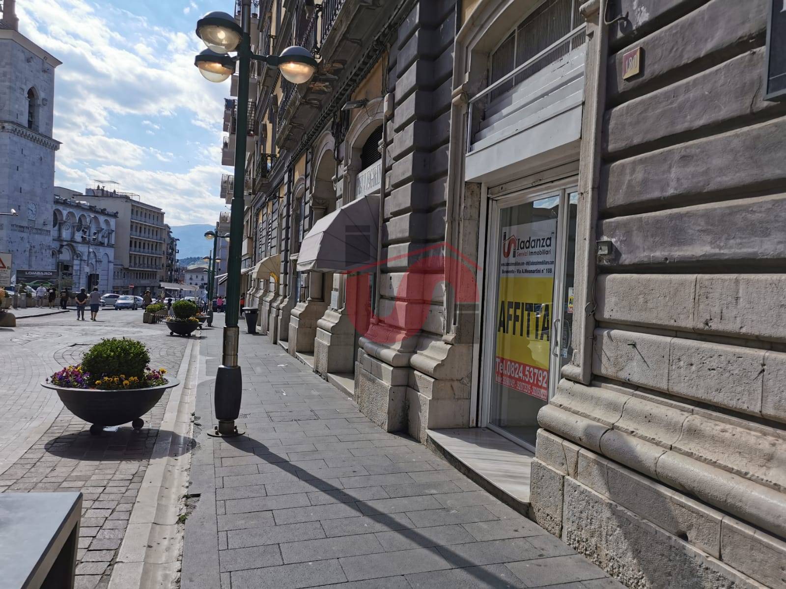 NEGOZIO in affitto a Benevento, CENTRO STORICO