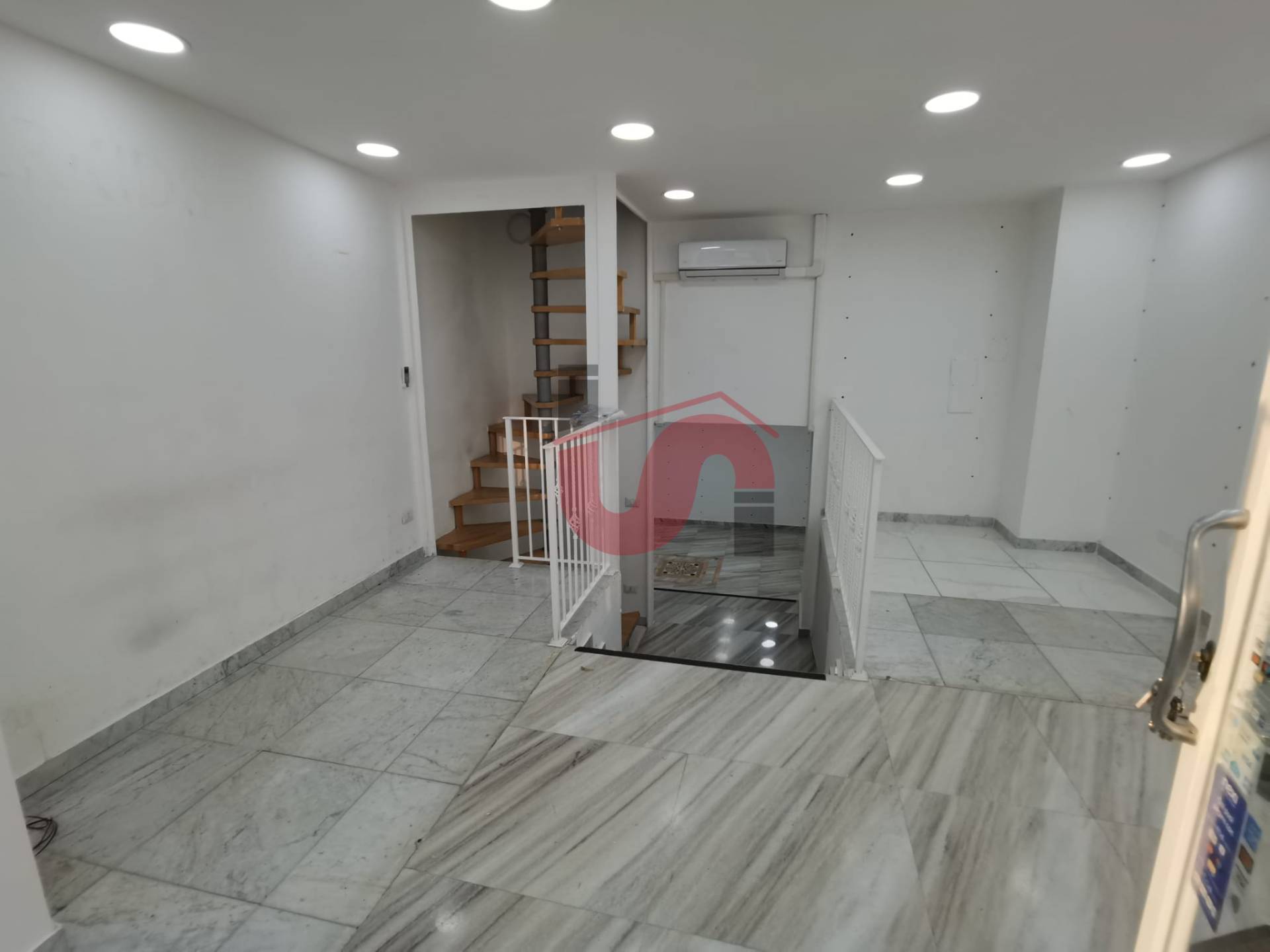 NEGOZIO in vendita a Benevento, CENTRO STORICO