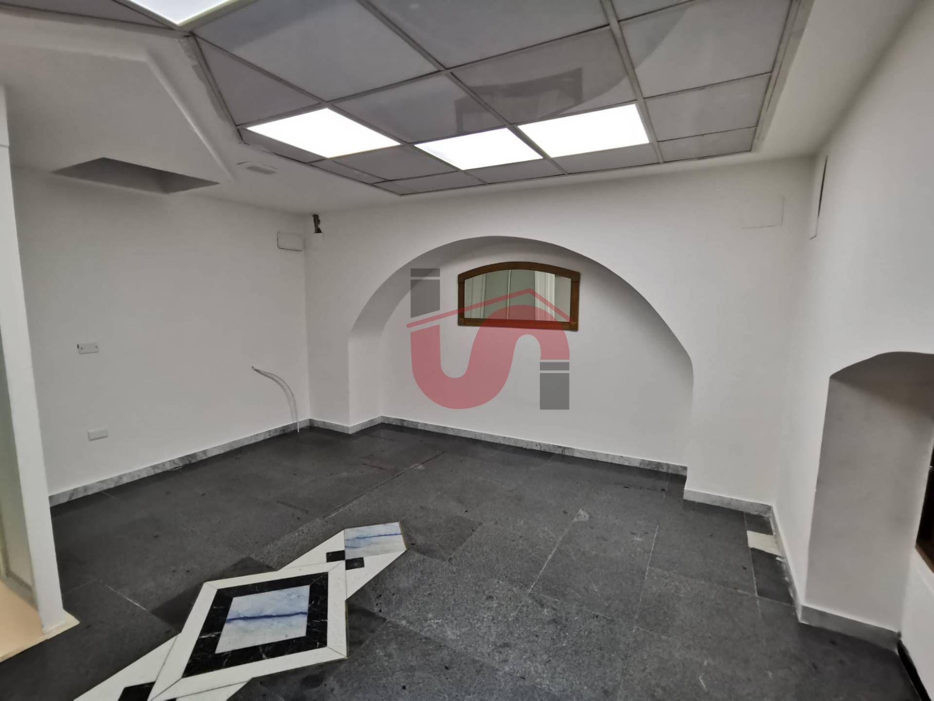 NEGOZIO in vendita a Benevento, CENTRO STORICO