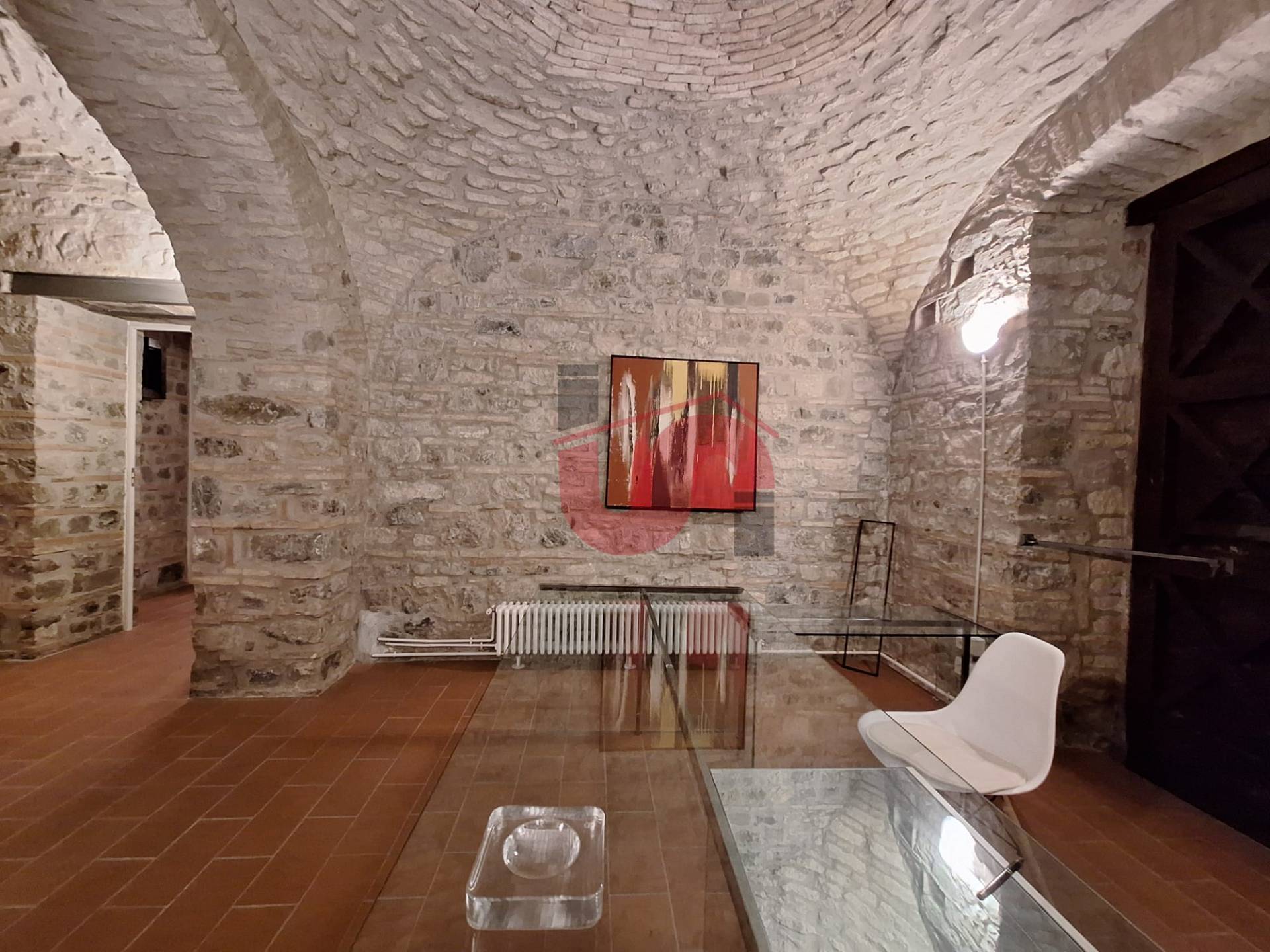 Locale commerciale in affitto a Benevento, CENTRO STORICO