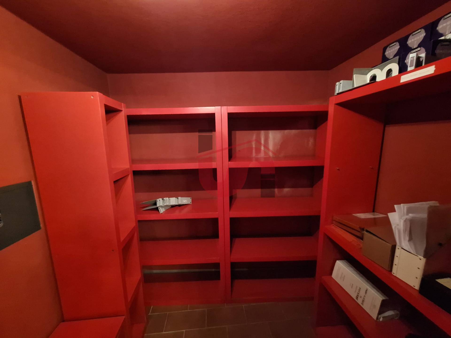 Locale commerciale in affitto a Benevento, CENTRO STORICO