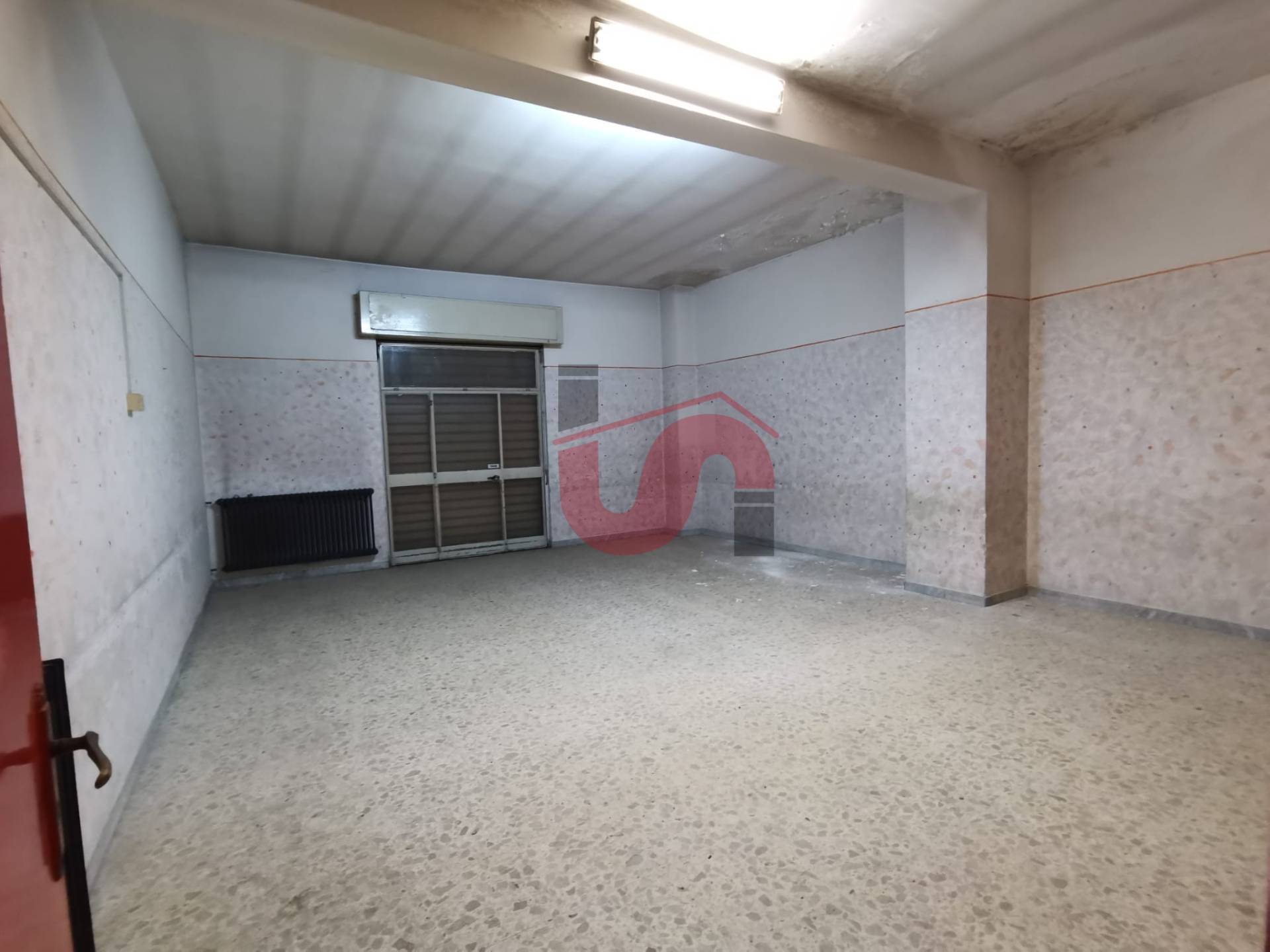 Locale commerciale in vendita a Benevento, Mellusi