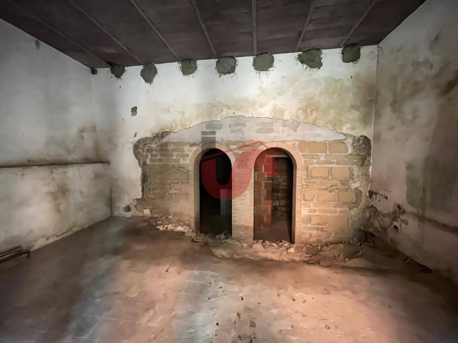 Locale commerciale in vendita a Benevento, CENTRO STORICO