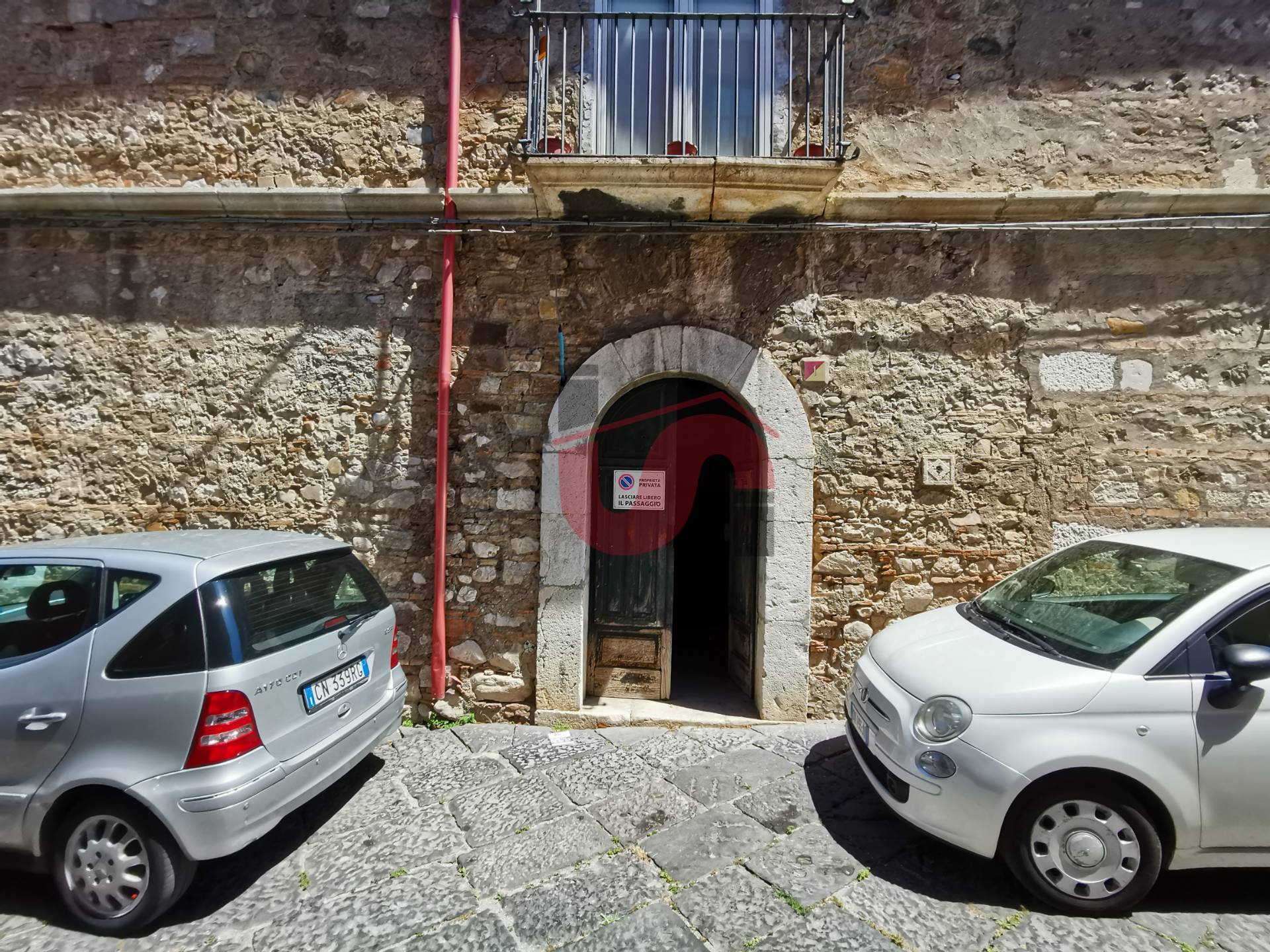 Locale commerciale in vendita a Benevento, CENTRO STORICO