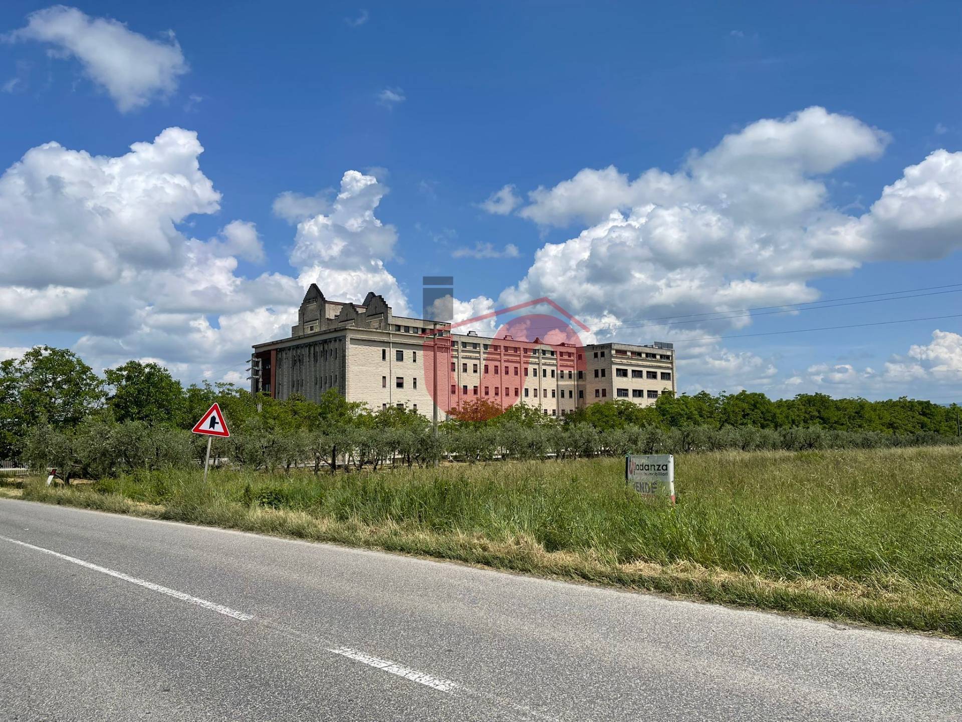 TERRENO INDUSTRIALE/COMMERCIALE in vendita a Benevento, CONTRADE