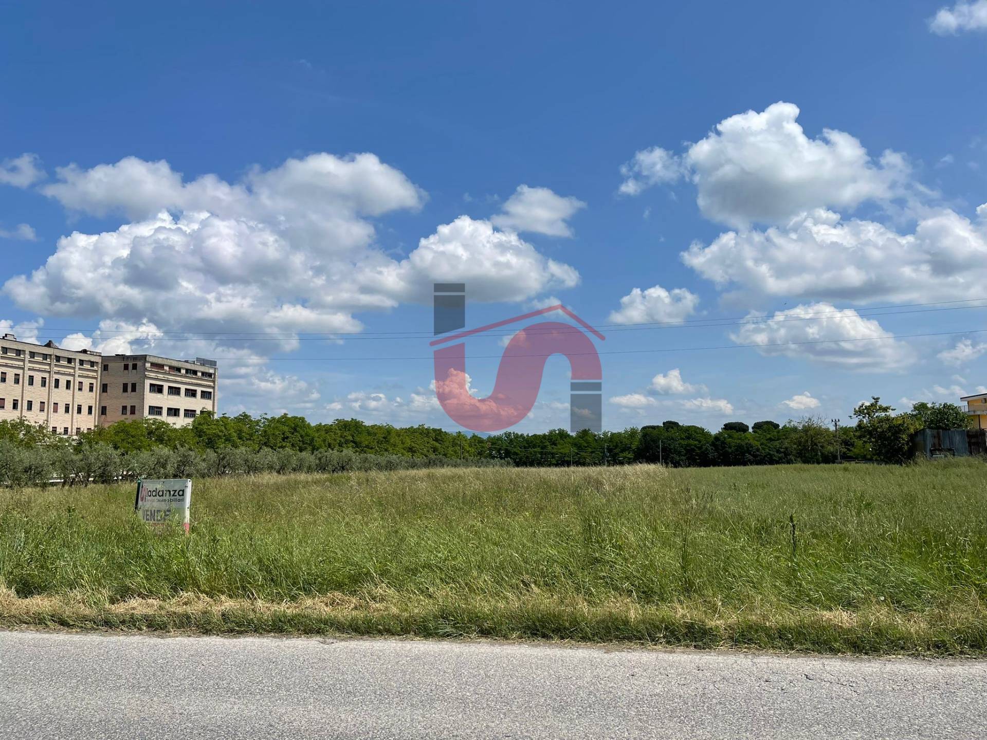 TERRENO INDUSTRIALE/COMMERCIALE in vendita a Benevento, CONTRADE