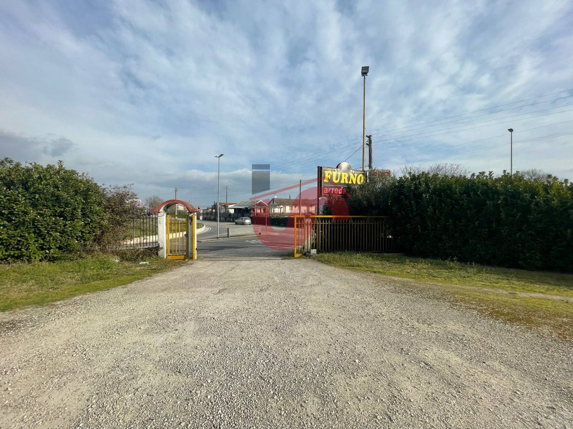 Locale commerciale in vendita a Benevento, CONTRADE