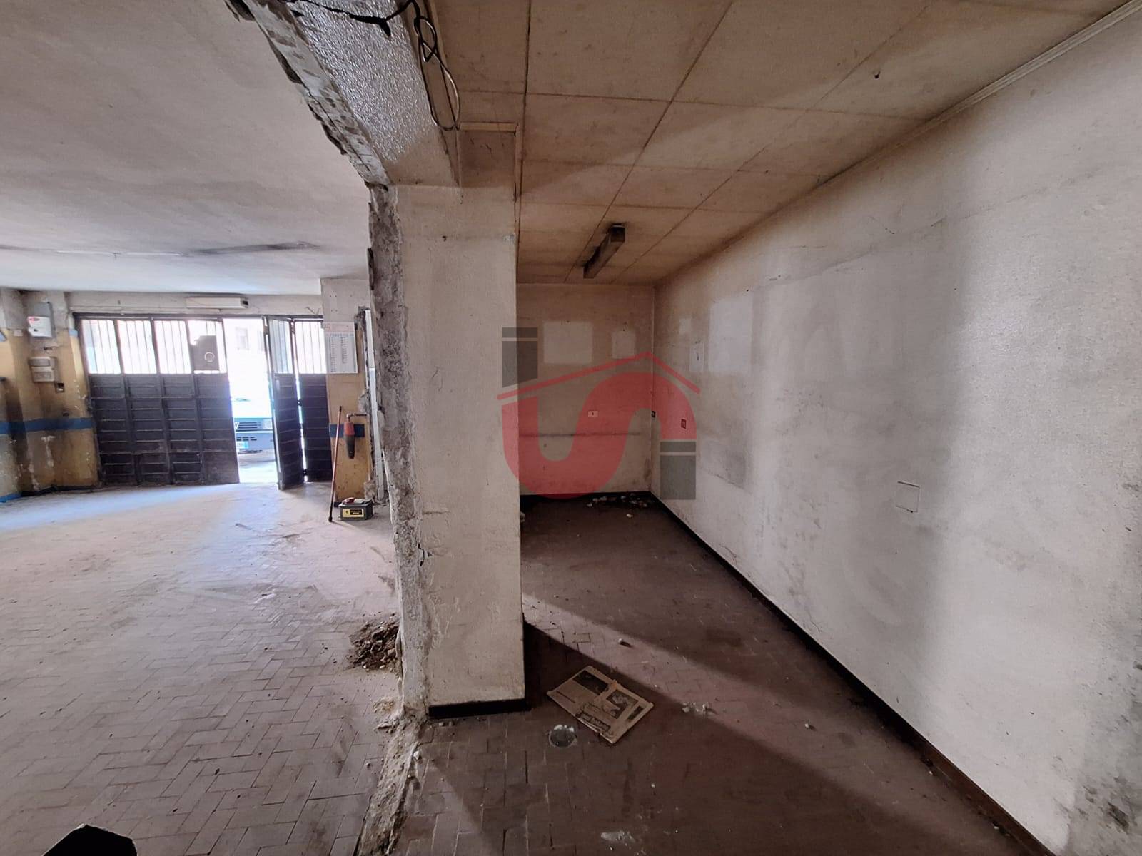 Locale Artigianale/Deposito in affitto a Benevento, Mellusi