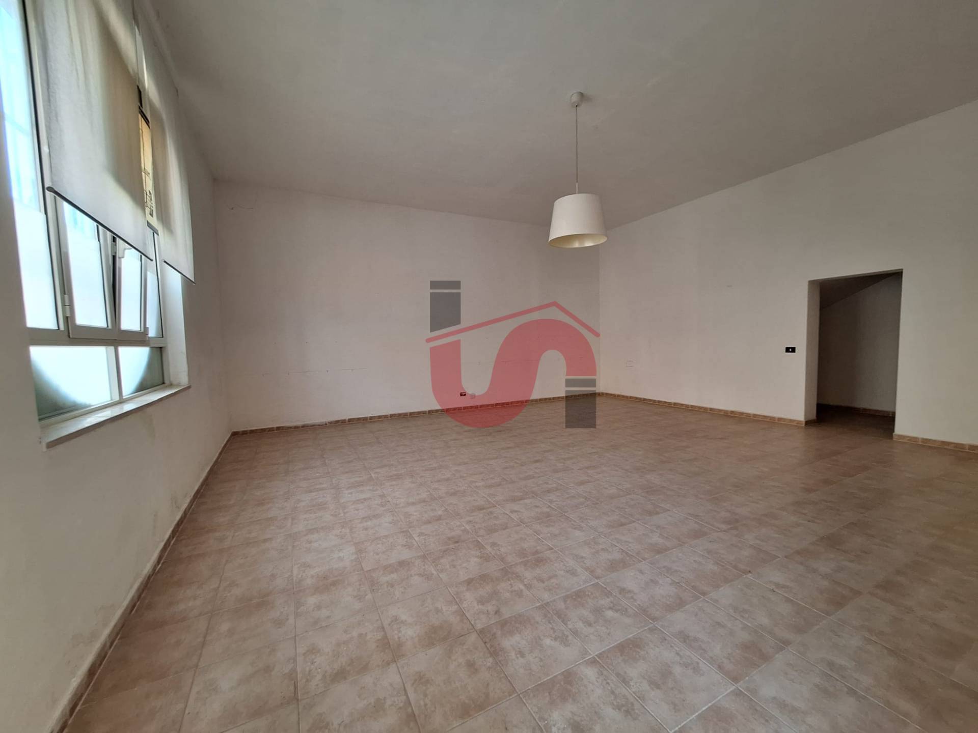 Locale commerciale in vendita a Benevento, Centro