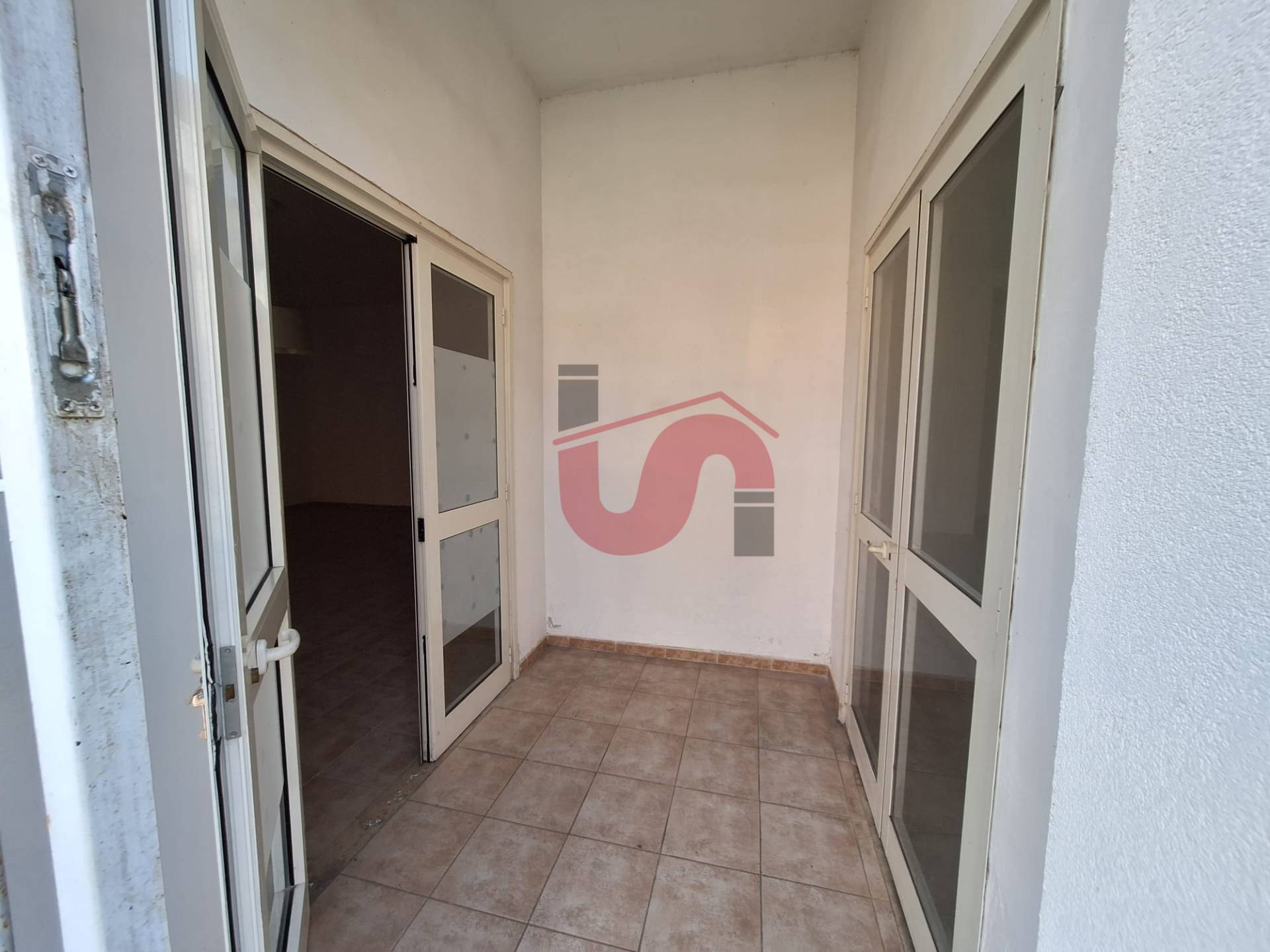 Locale commerciale in vendita a Benevento, Centro