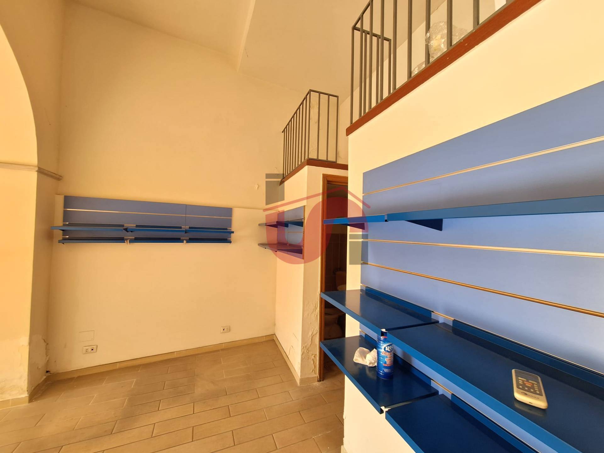 Locale commerciale in affitto a Benevento, CENTRO STORICO