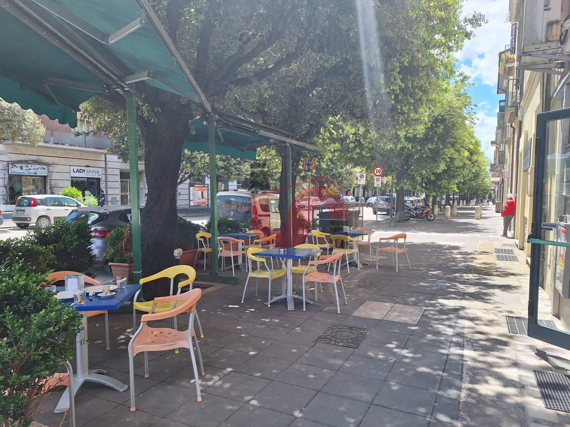LICENZA/ATTIVITA COMM.LE in vendita a Benevento, Ferrovia