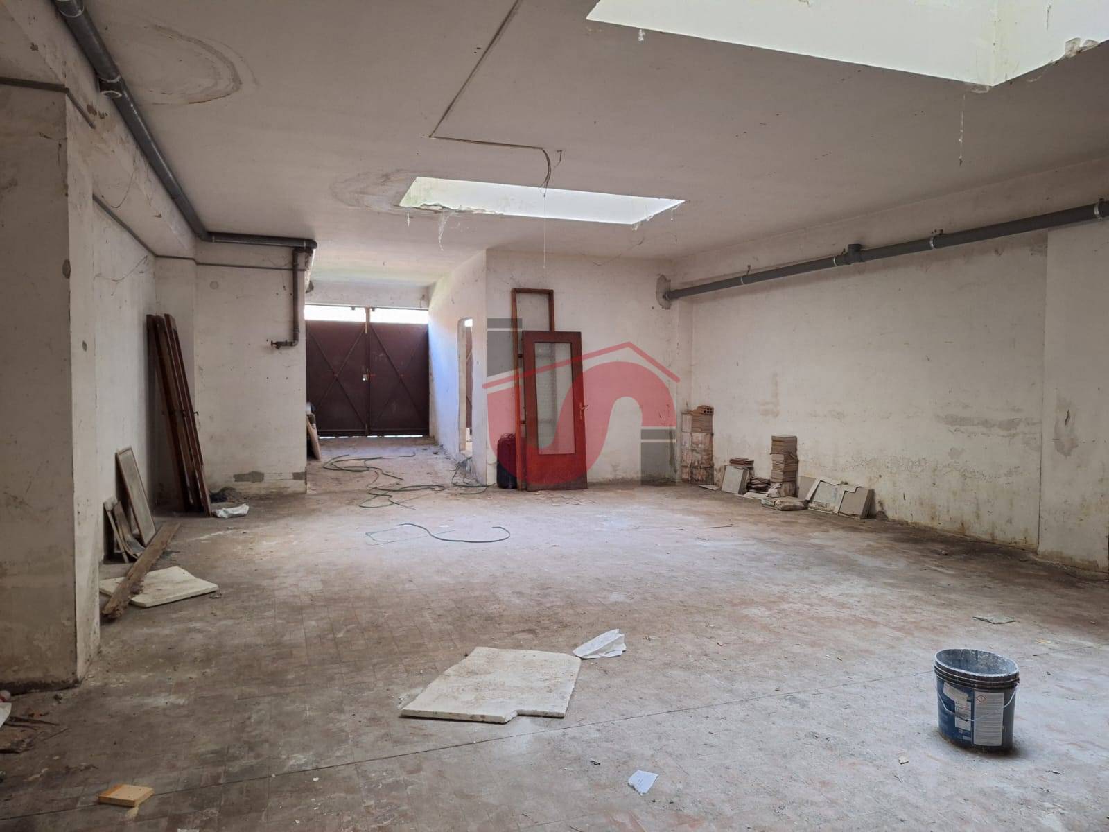 Deposito in vendita a Benevento, Centro