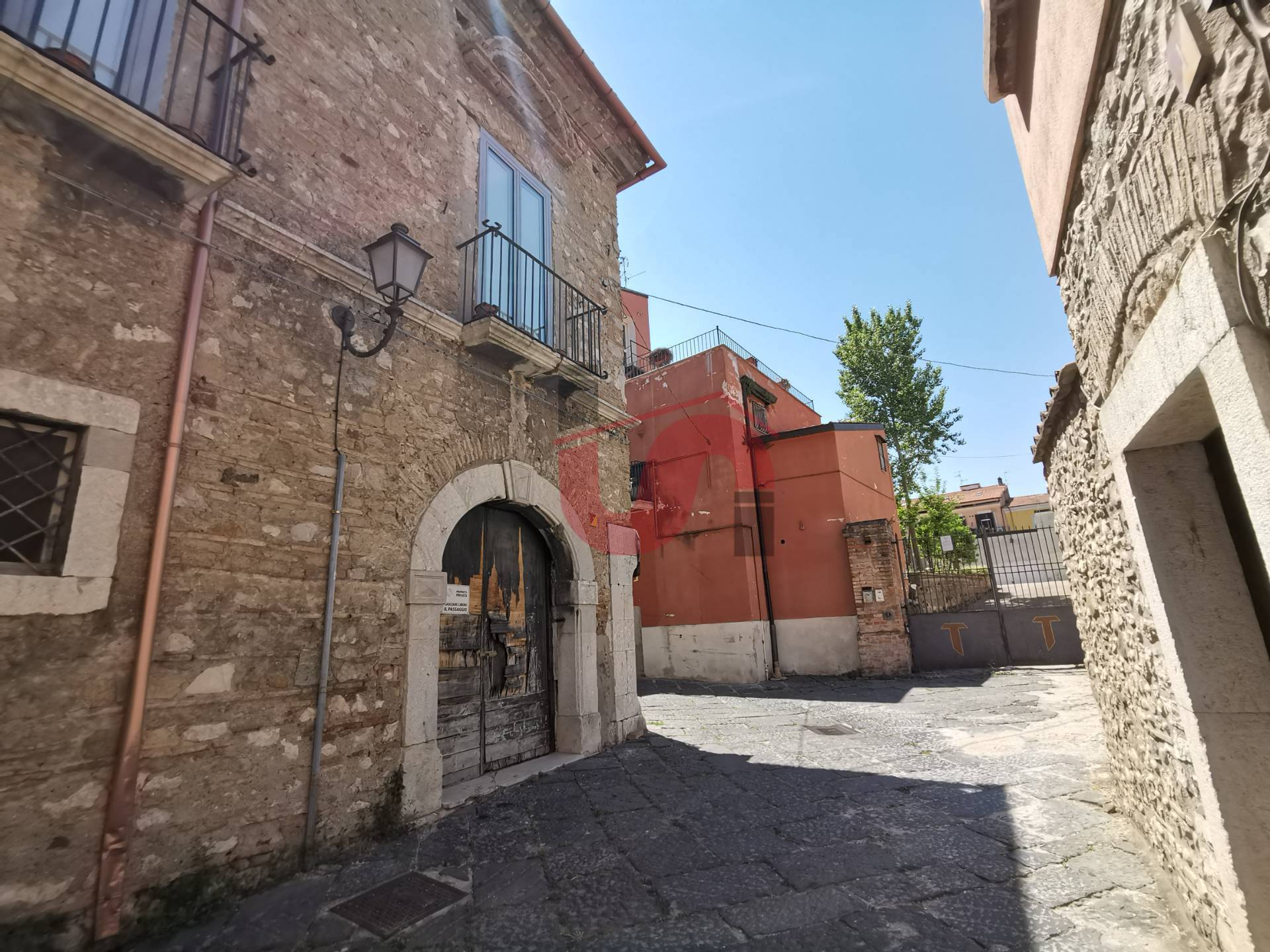 Locale commerciale in vendita a Benevento, CENTRO STORICO