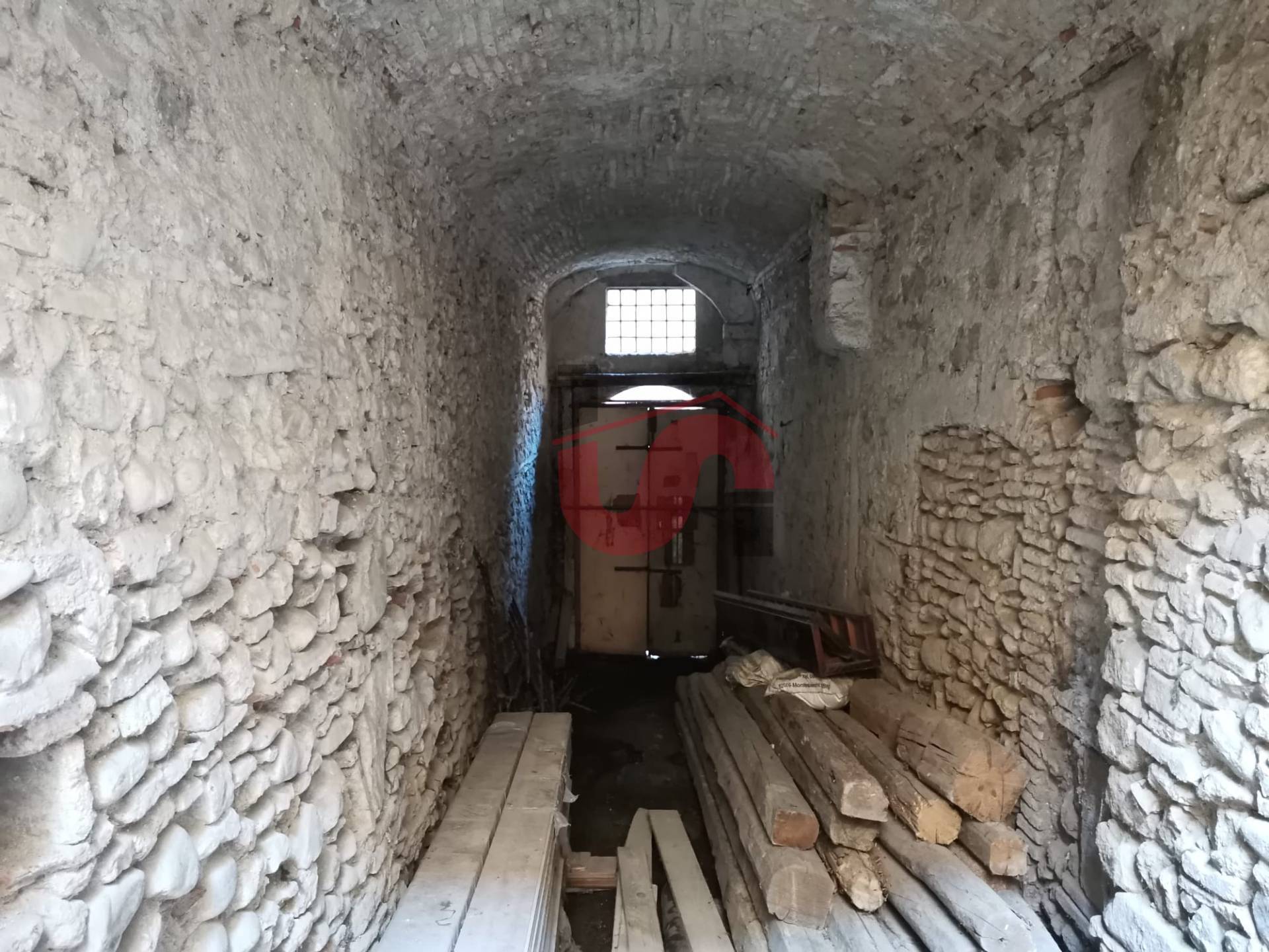 NEGOZIO in affitto a Benevento, CENTRO STORICO