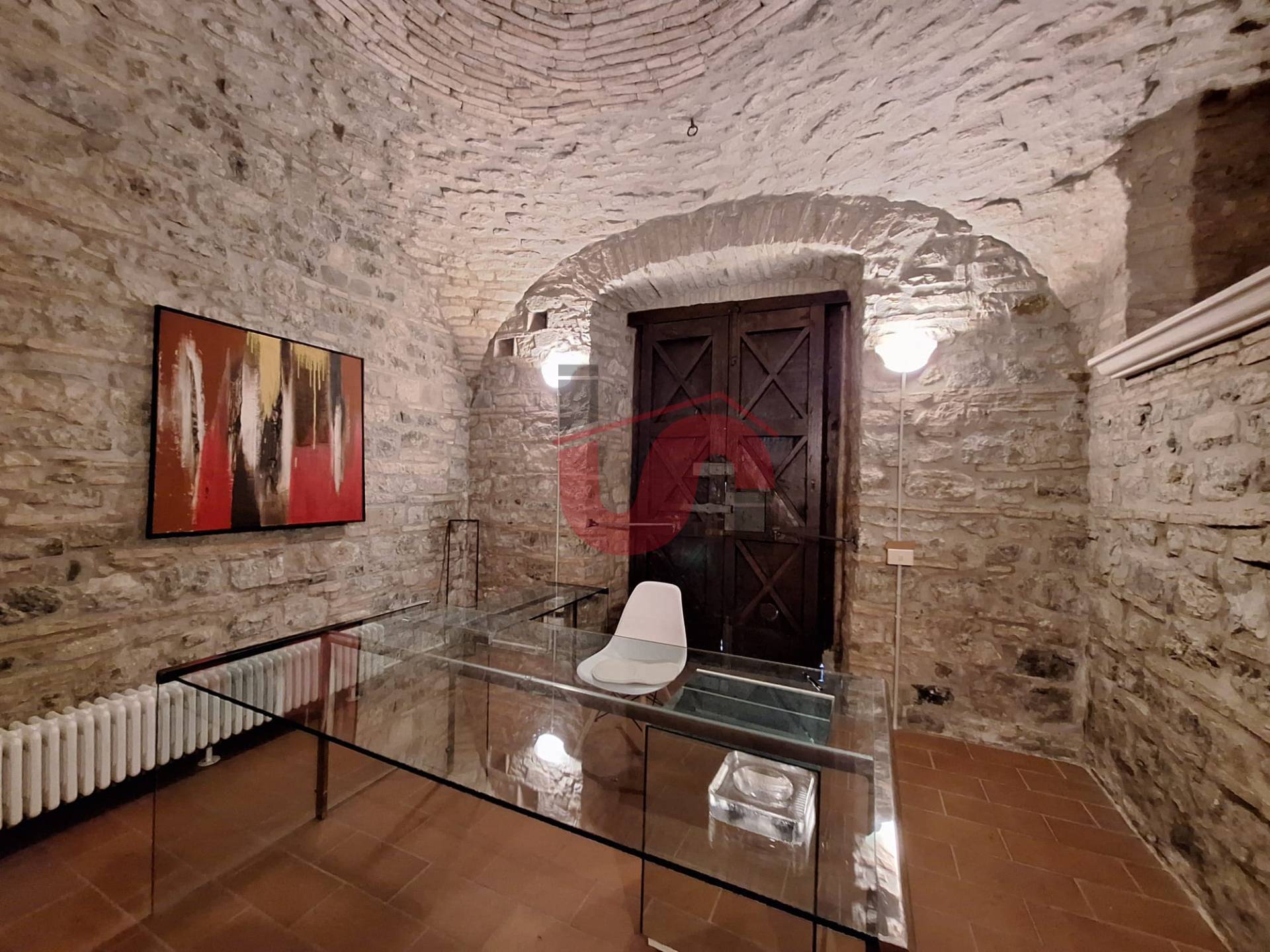 Locale commerciale in affitto a Benevento, CENTRO STORICO