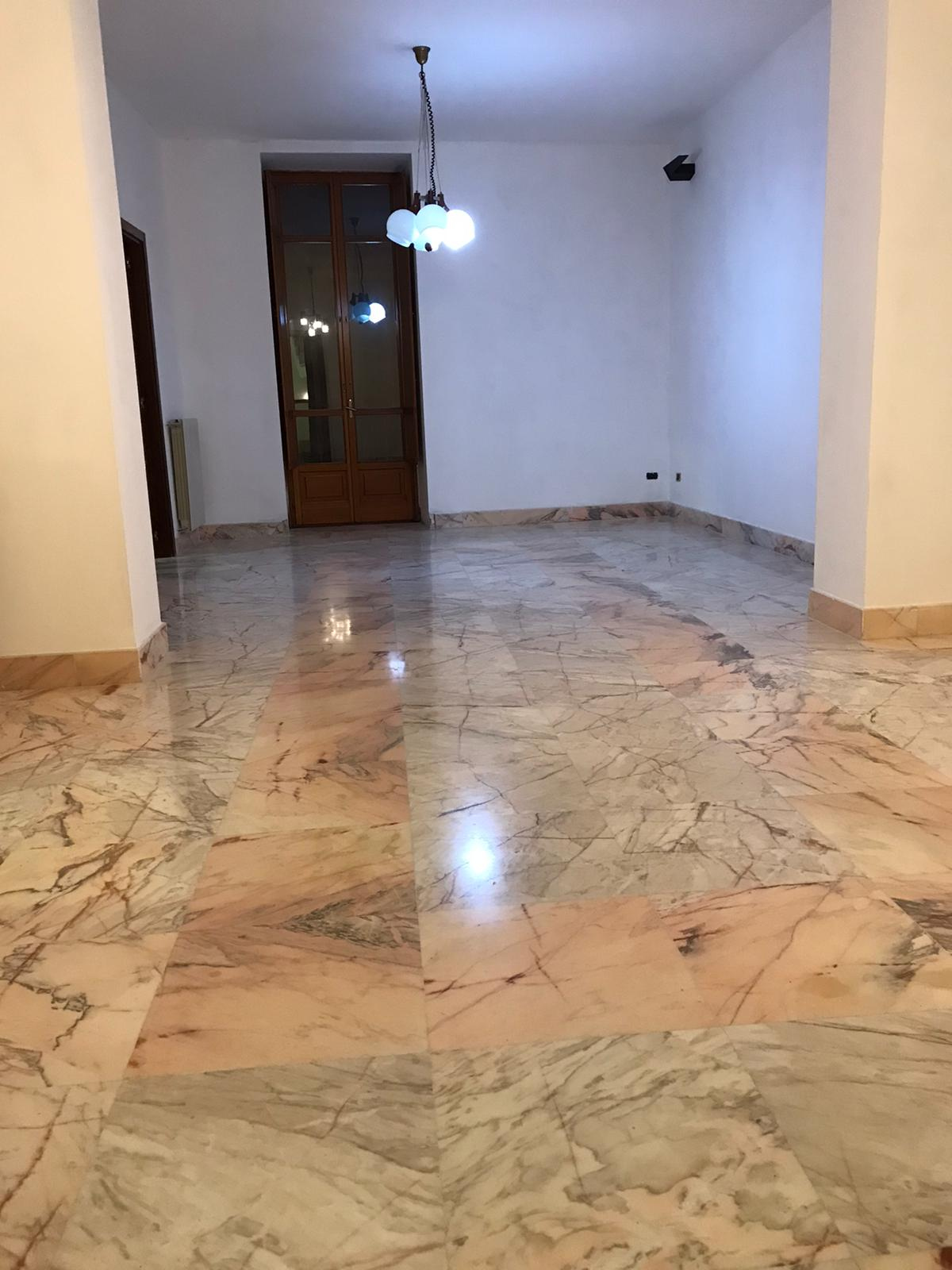 INTERO STABILE in affitto a Benevento, CENTRO STORICO