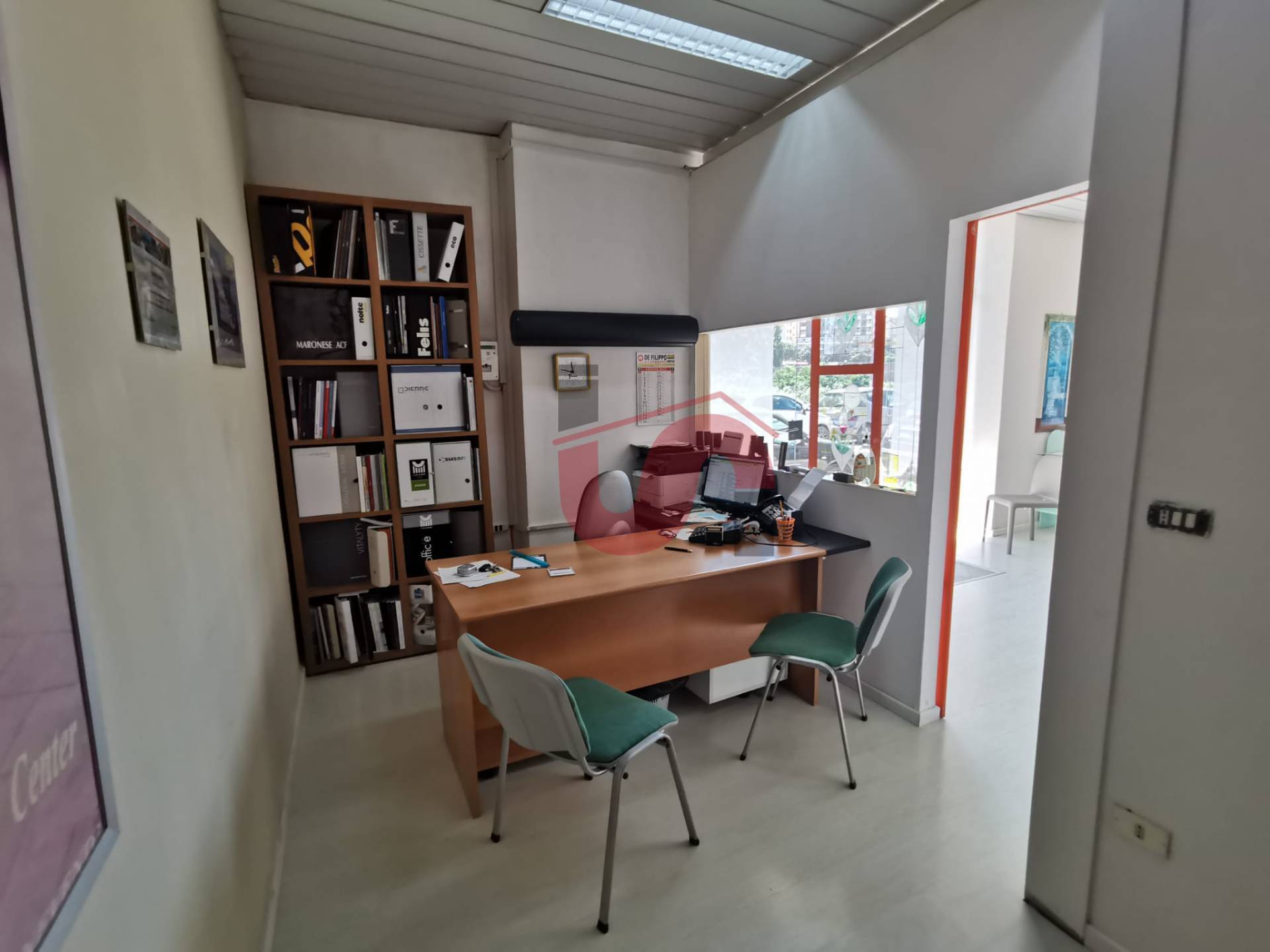 Locale commerciale in vendita a Benevento, Ferrovia