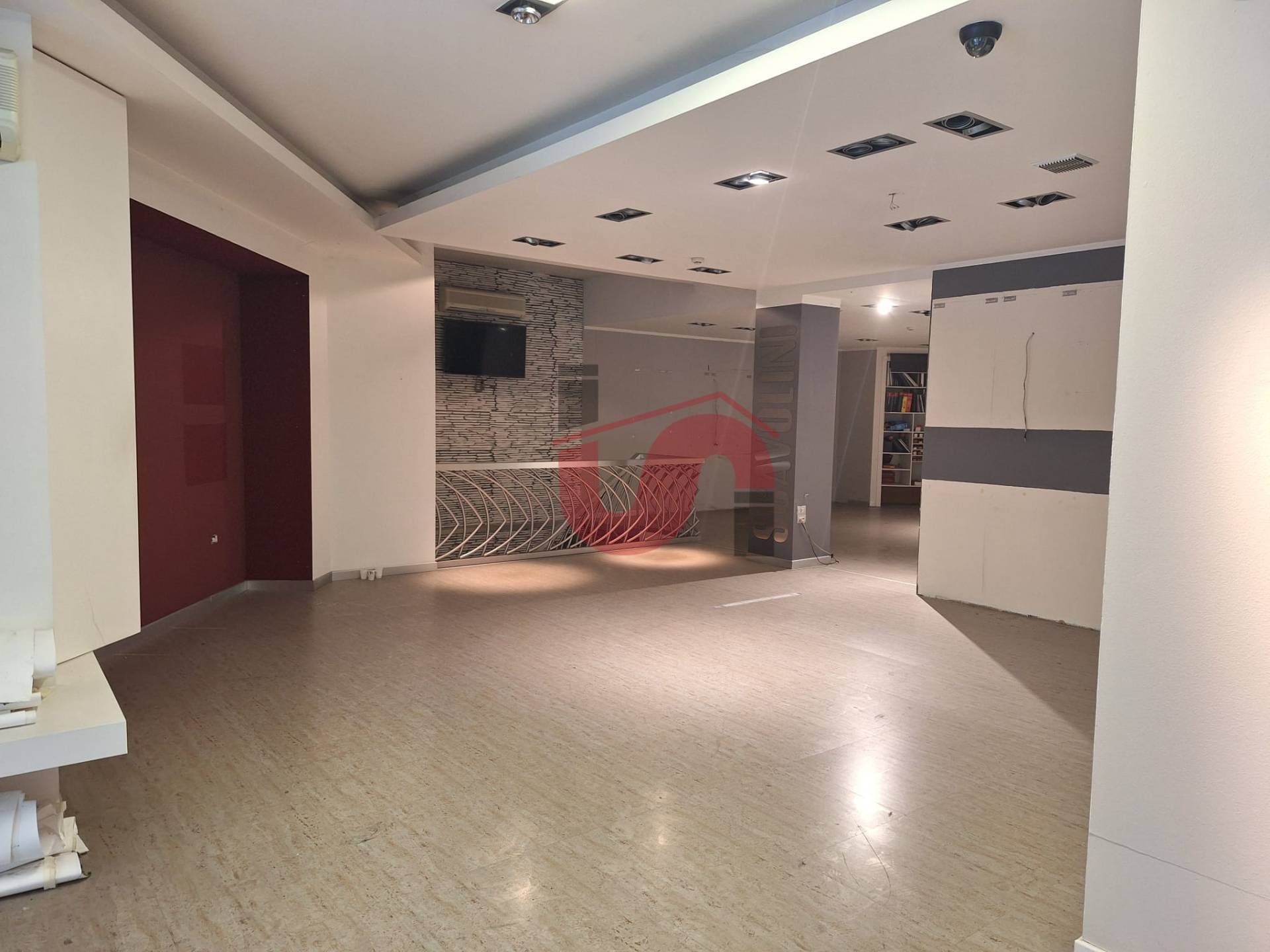 Locale commerciale in affitto a Benevento, CENTRO STORICO