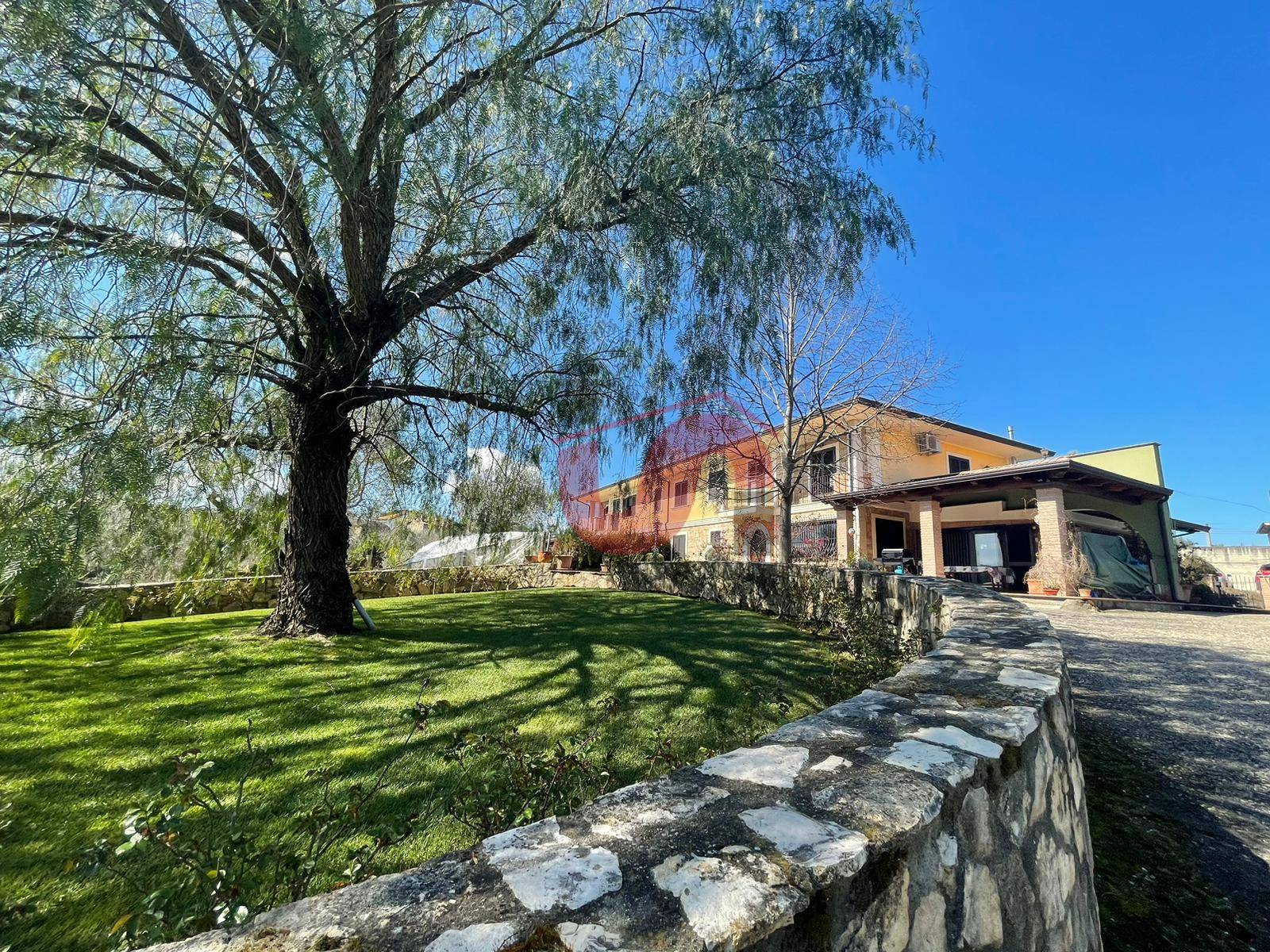 VILLA TRIFAMILIARE in vendita a Calvi