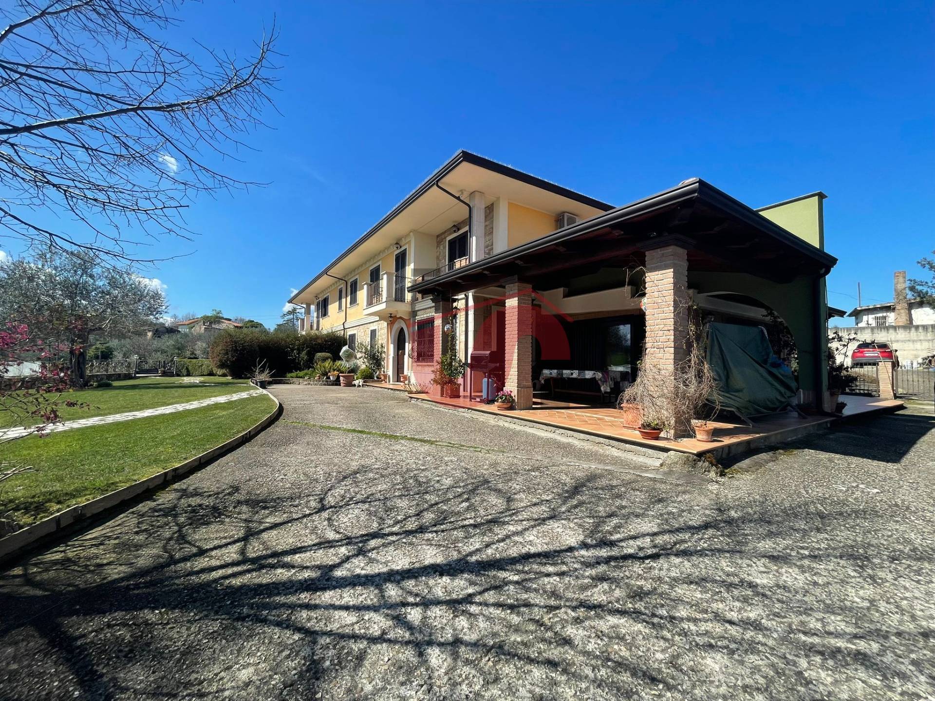 VILLA TRIFAMILIARE in vendita a Calvi