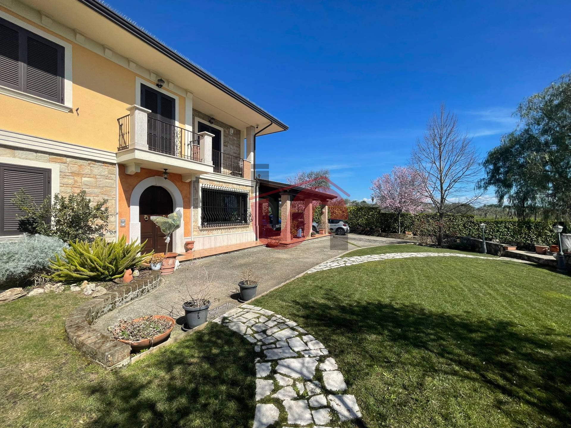 VILLA TRIFAMILIARE in vendita a Calvi