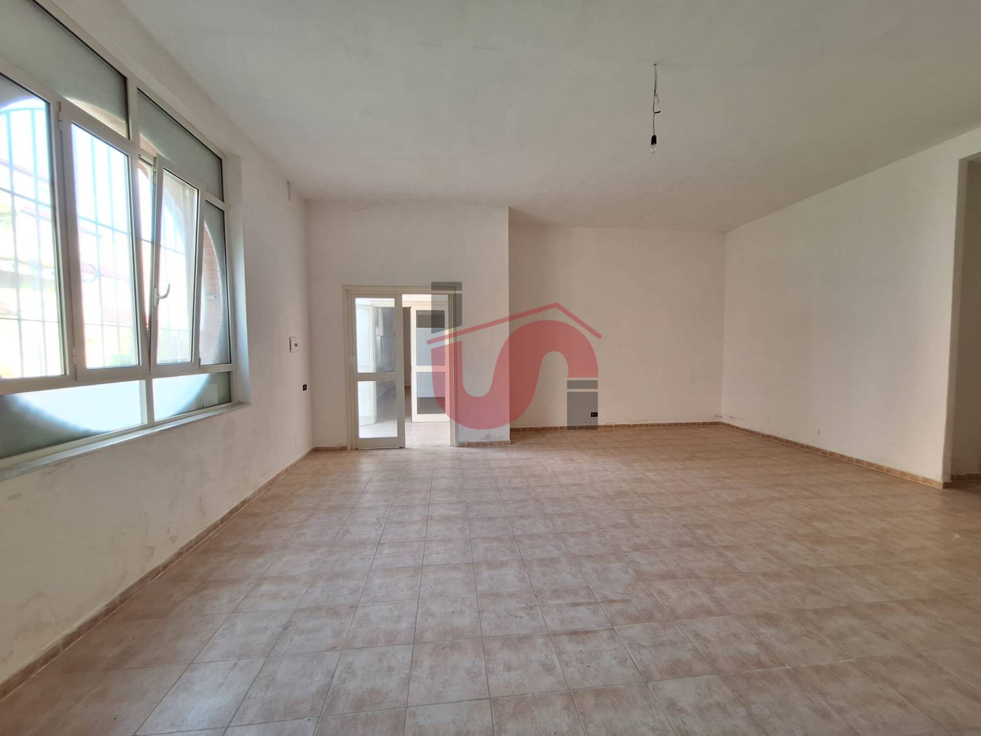 Locale commerciale in vendita a Benevento, Centro