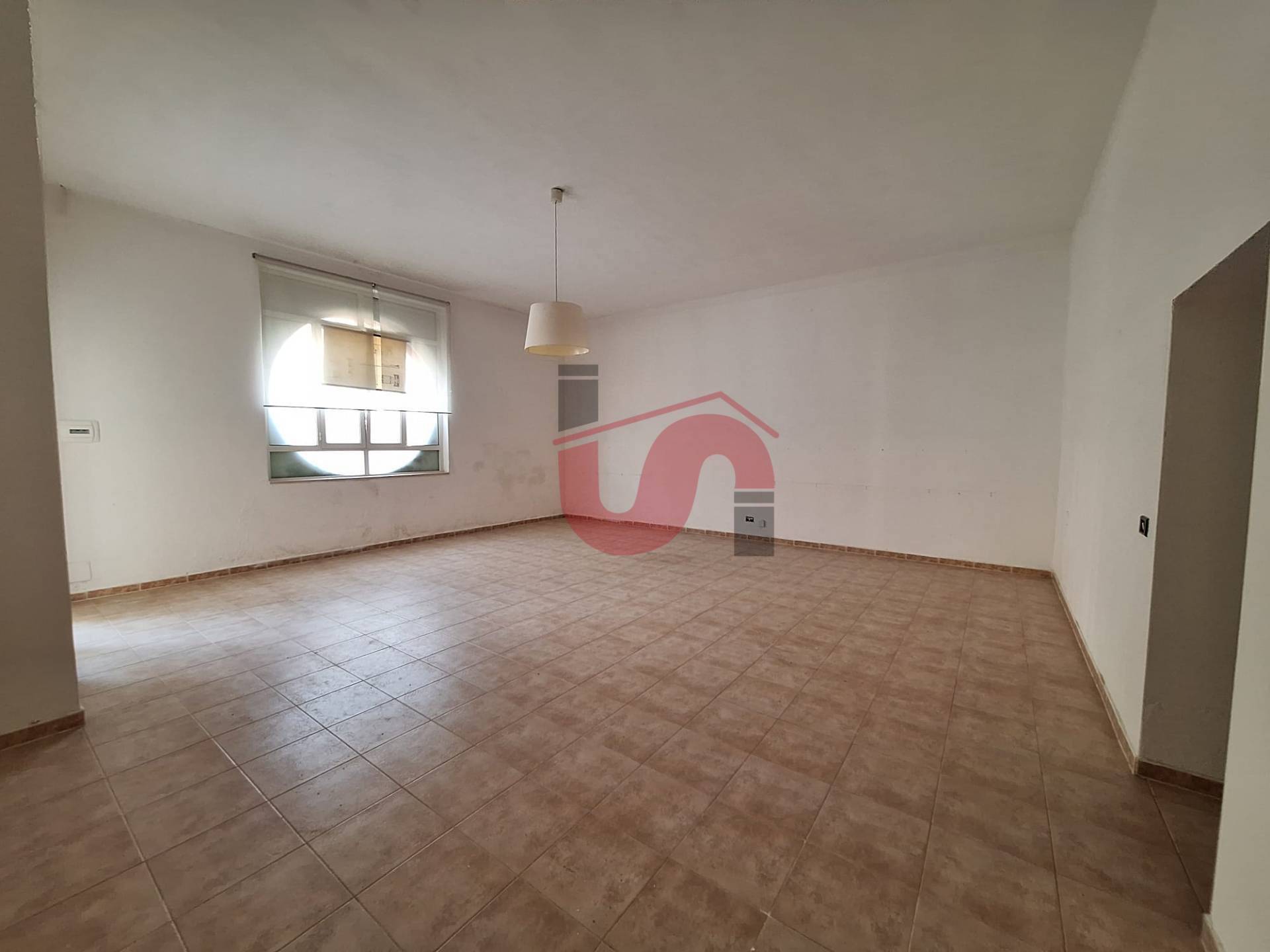 Locale commerciale in vendita a Benevento, Centro