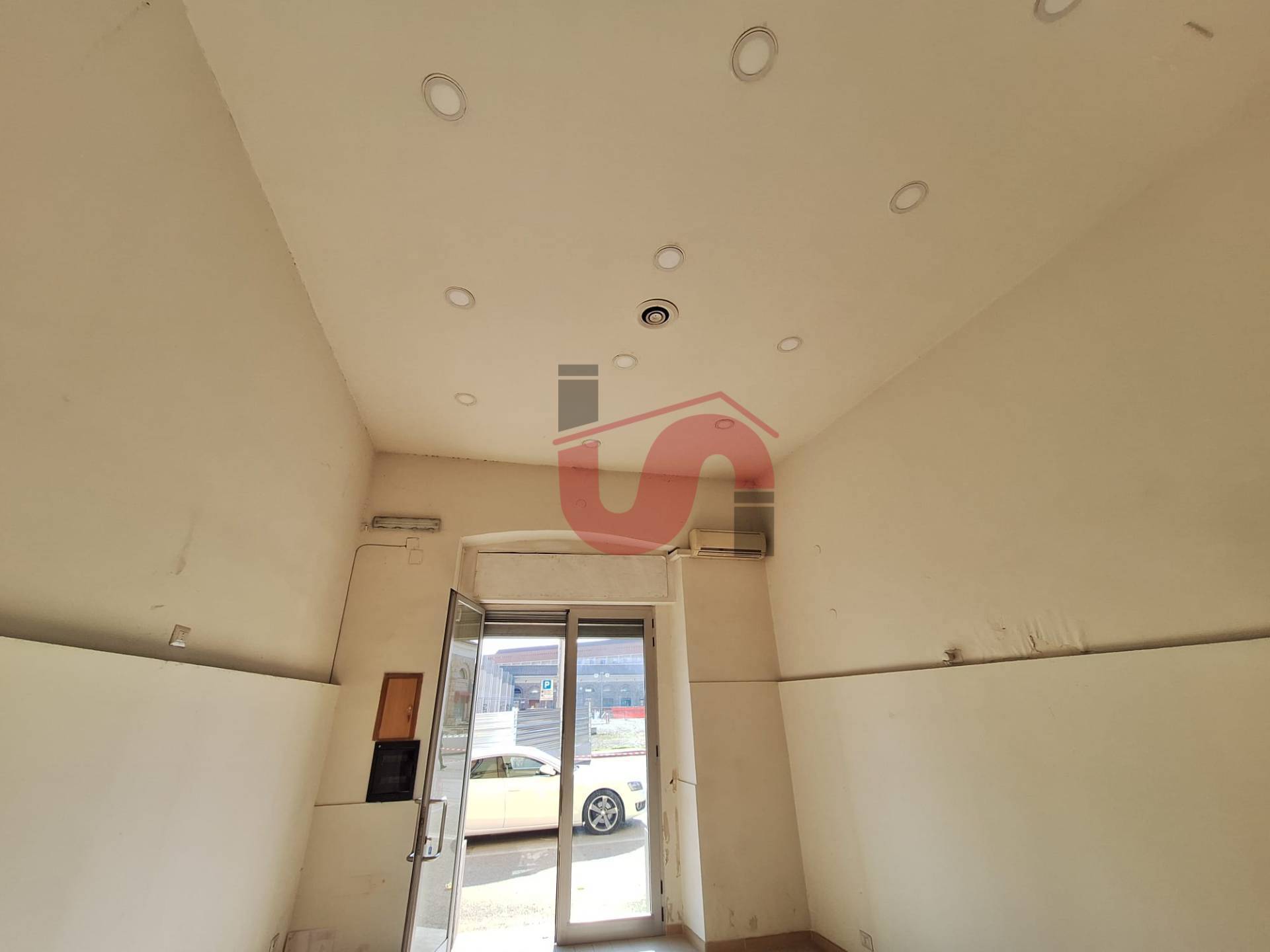 Locale commerciale in affitto a Benevento, CENTRO STORICO