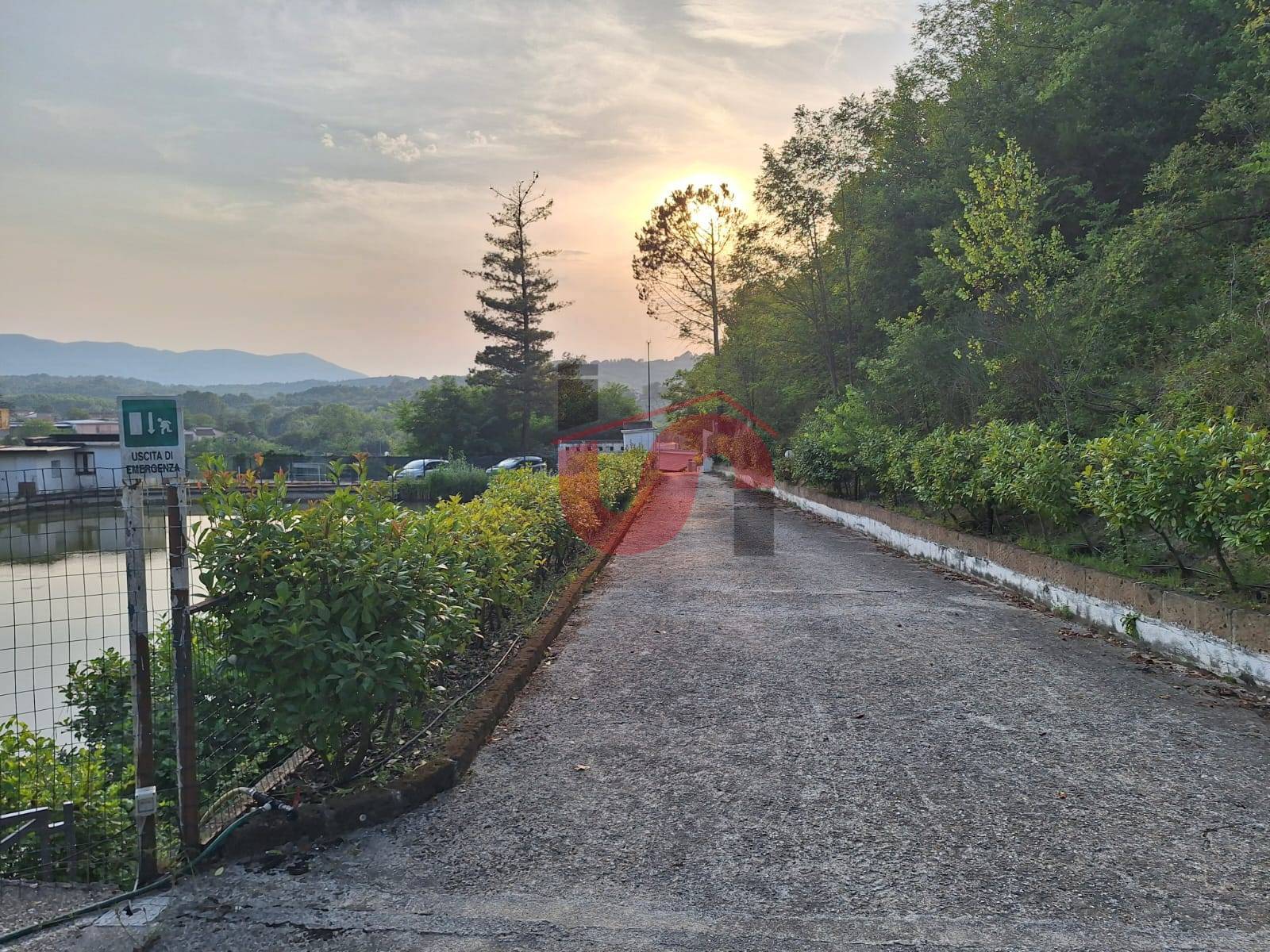 Locale commerciale in vendita a Ceppaloni, Tressanti