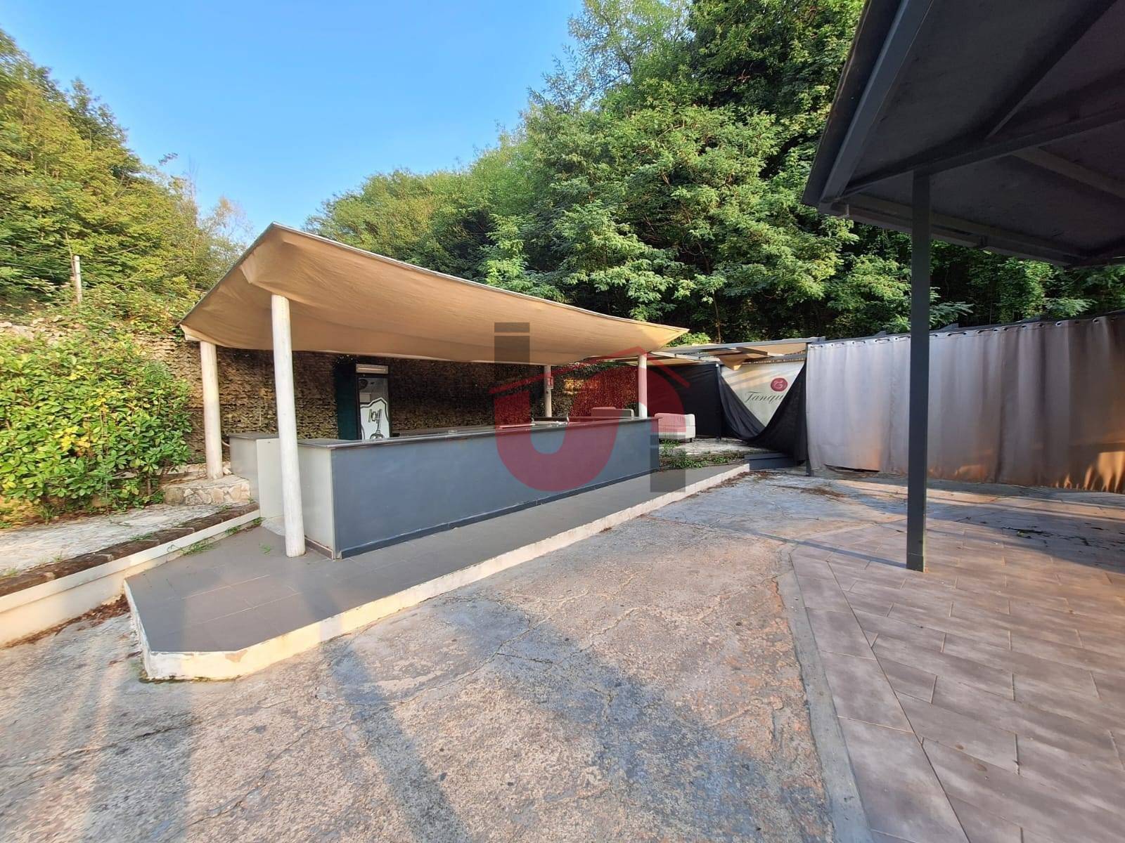 Locale commerciale in vendita a Ceppaloni, Tressanti