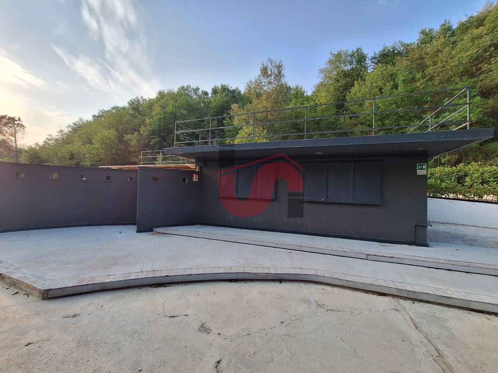 Locale commerciale in vendita a Ceppaloni, Tressanti