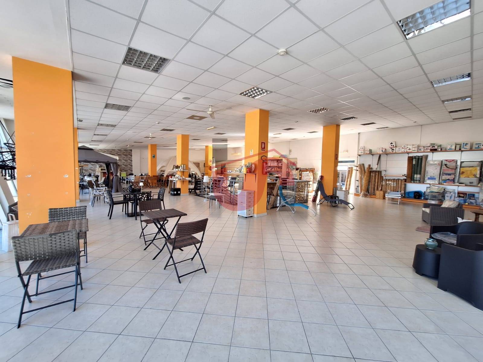 NEGOZIO in affitto a Ceppaloni