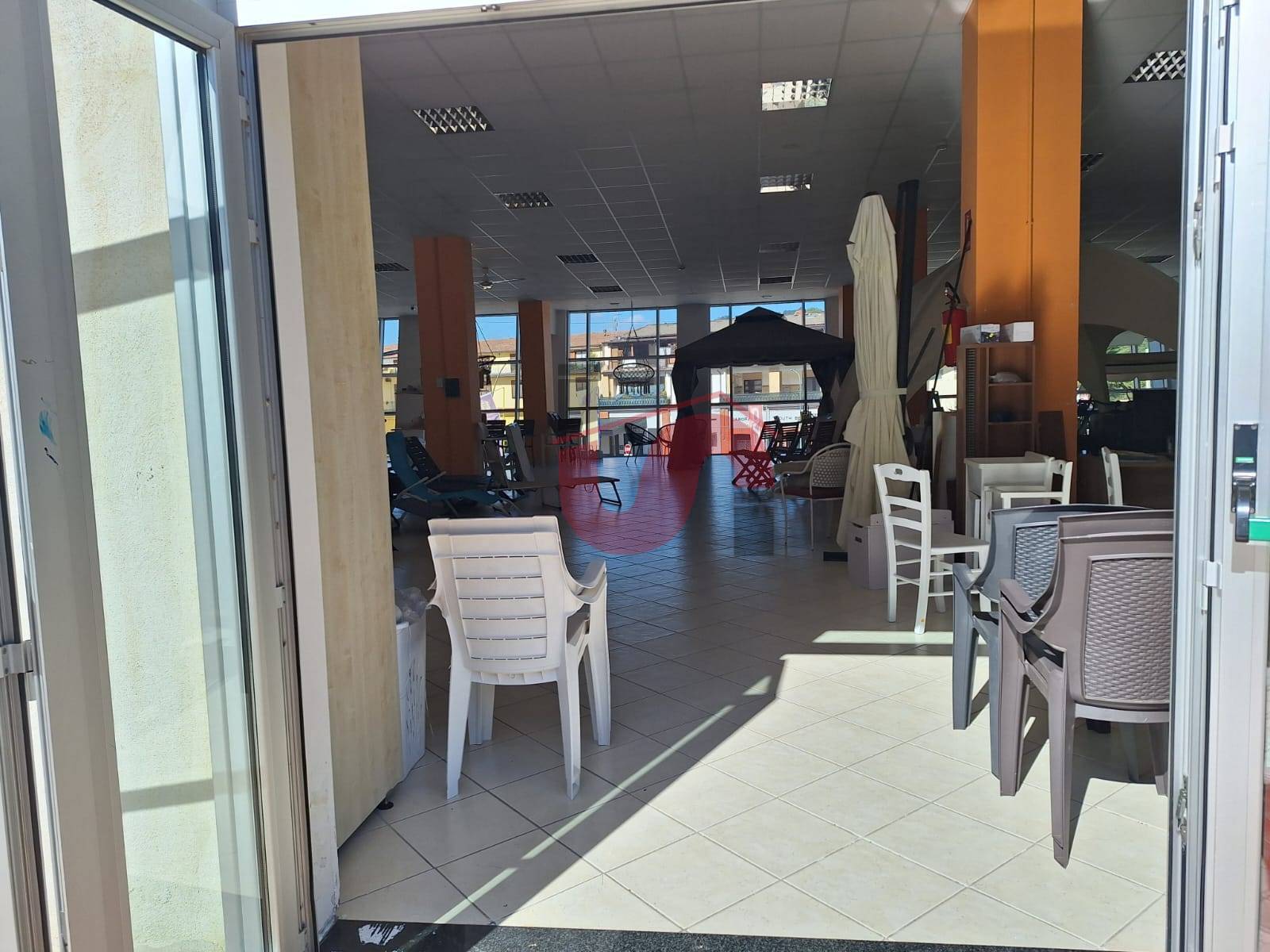 NEGOZIO in affitto a Ceppaloni
