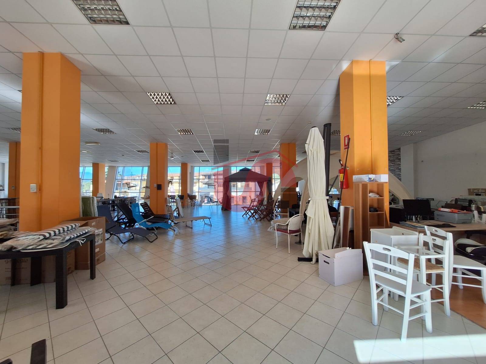 NEGOZIO in affitto a Ceppaloni